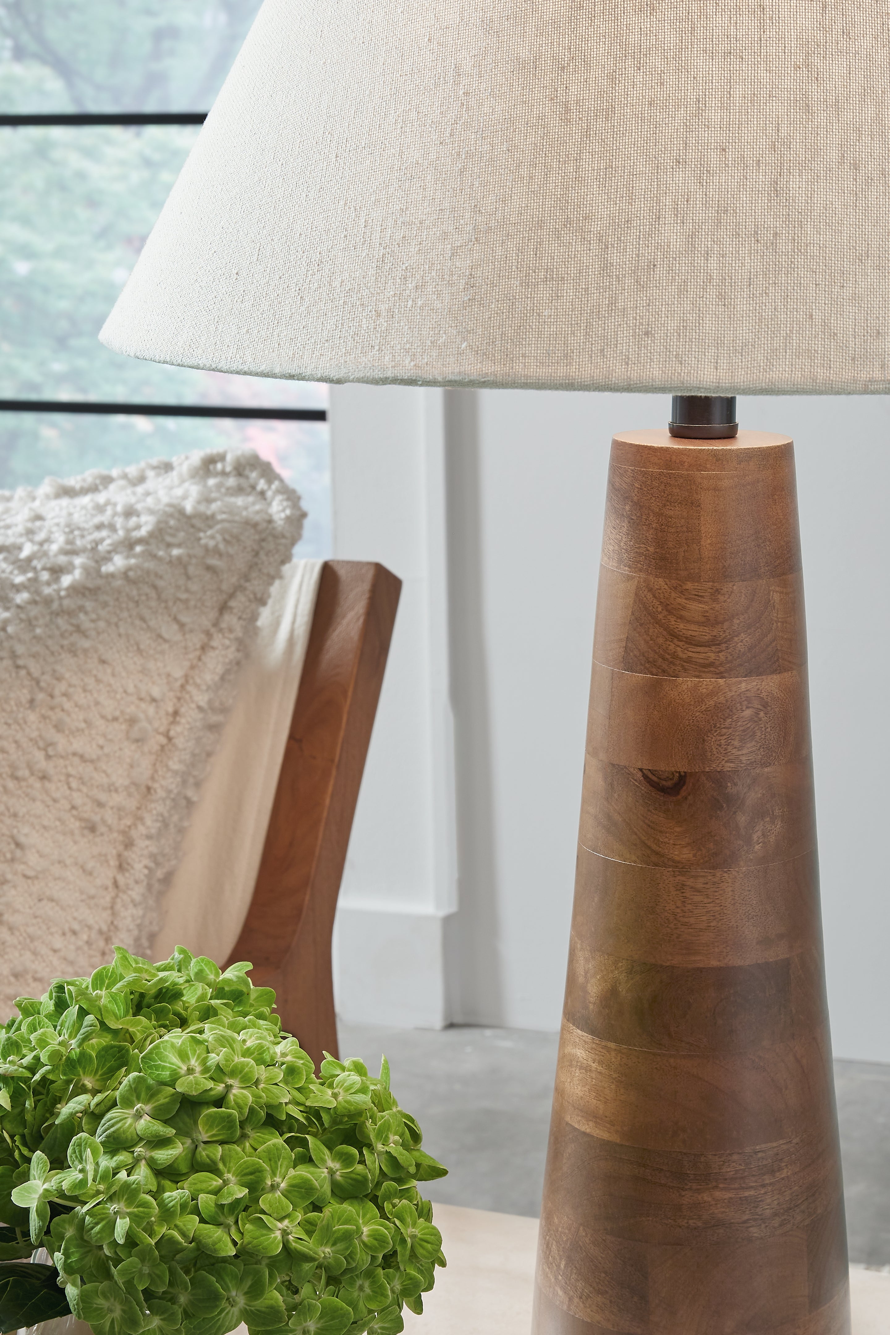 Danset Brown Table Lamp - L329104 - Bien Home Furniture & Electronics