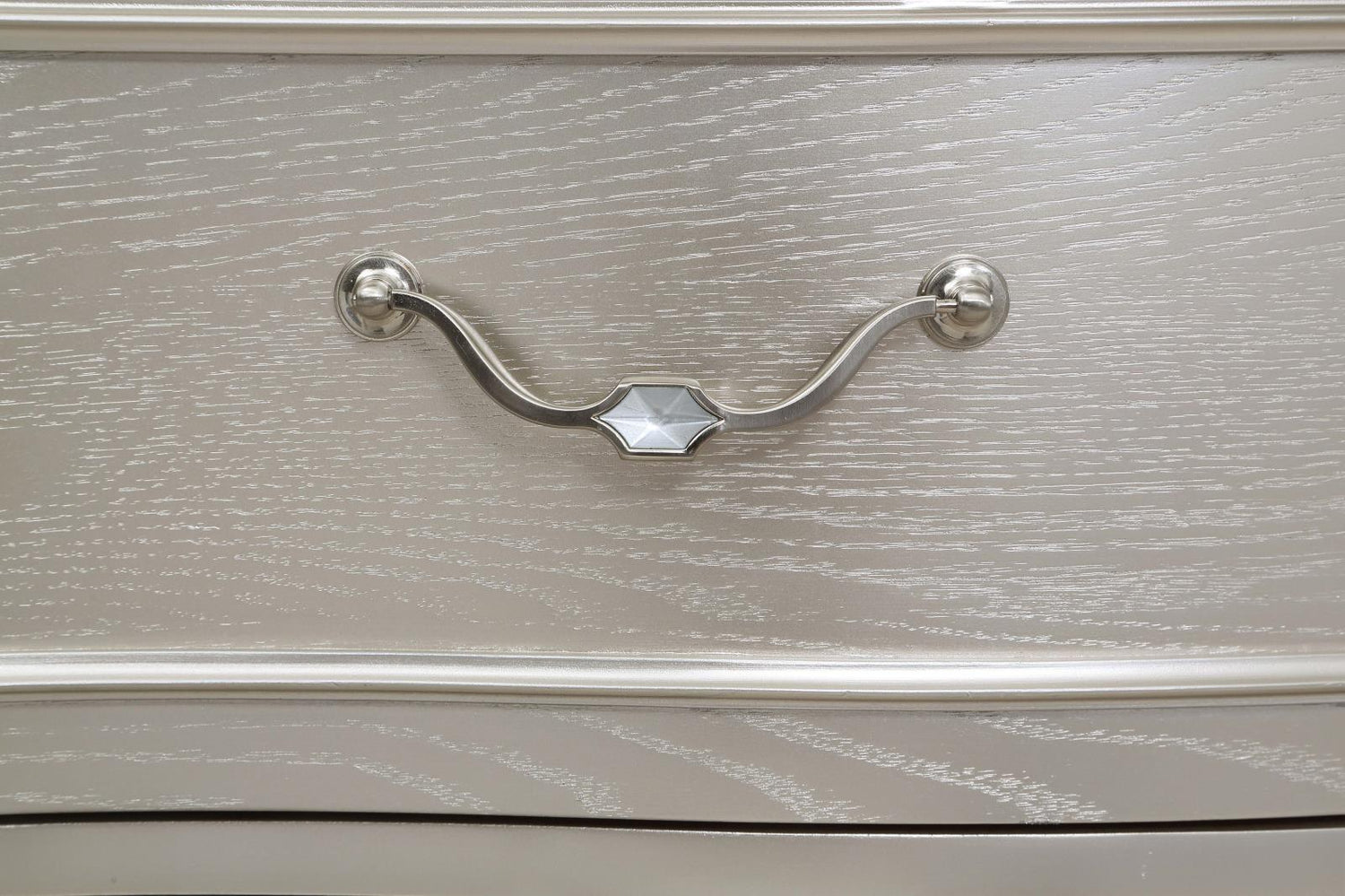 Evangeline Silver Oak 9-Drawer Dresser - 223393 - Bien Home Furniture & Electronics