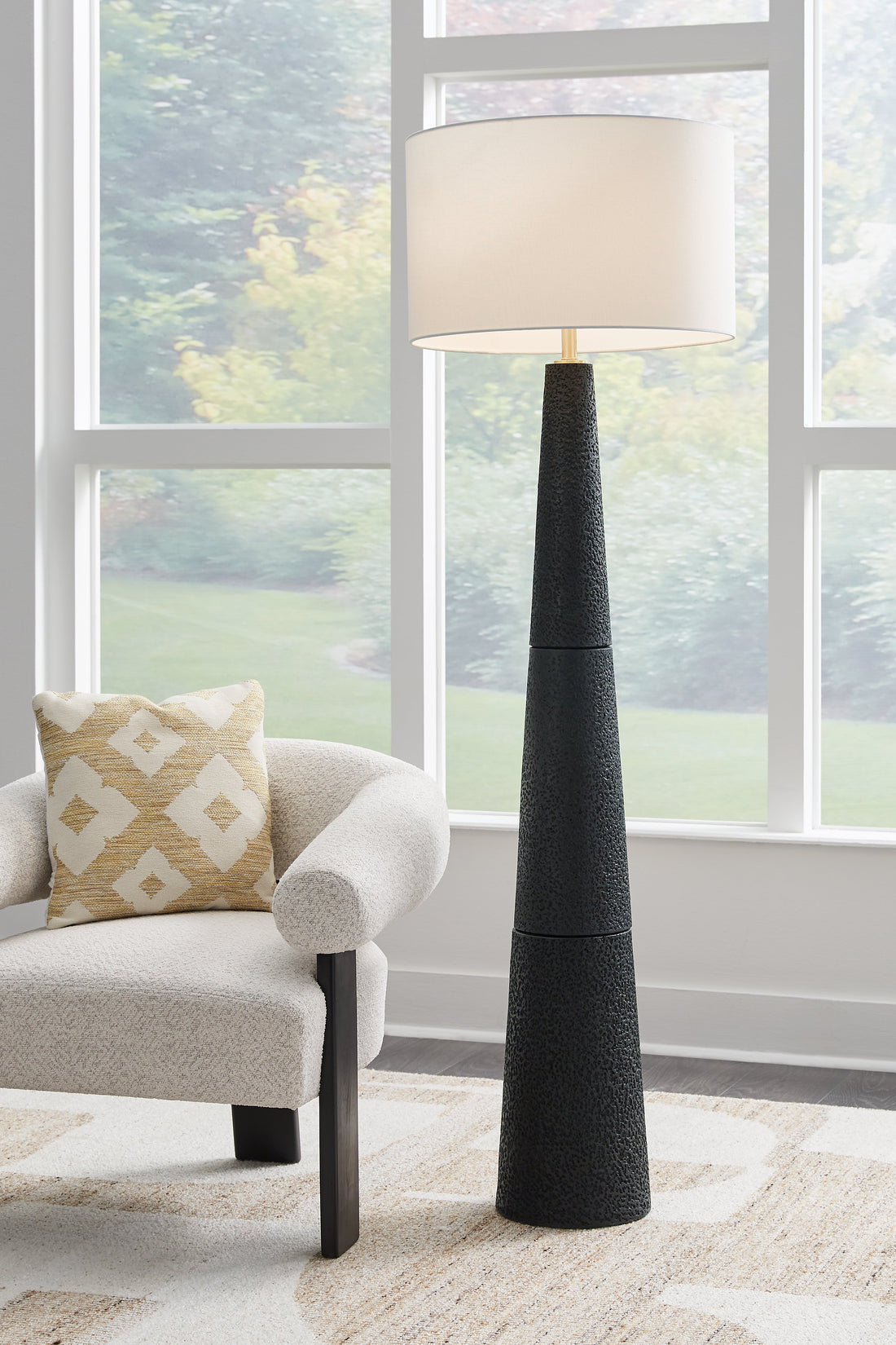 Hallburg Black Floor Lamp - L235761 - Bien Home Furniture &amp; Electronics