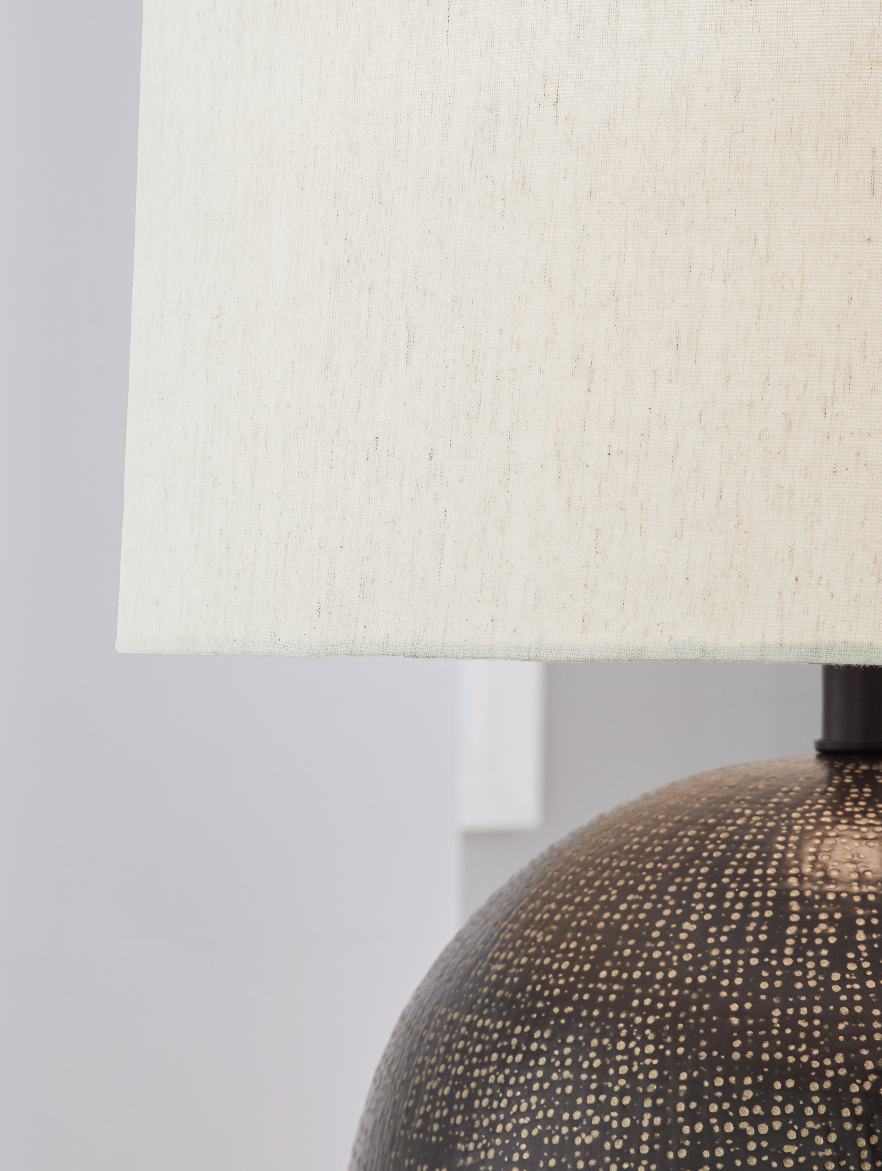 Hambell Black/Gold Finish Table Lamp - L207434 - Bien Home Furniture & Electronics