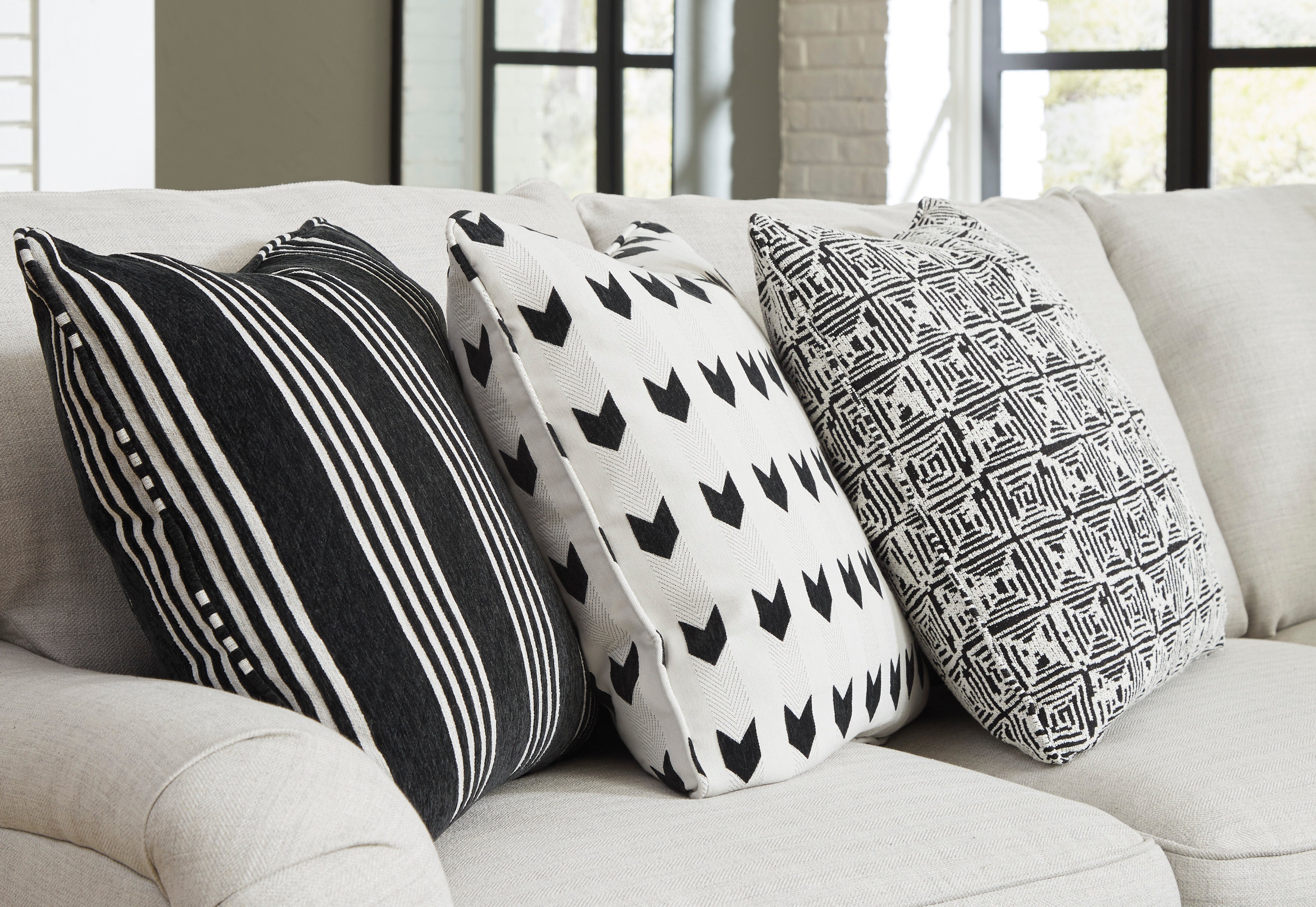 Huntsworth Dove Gray 4-Piece RAF Chaise Sectional - SET | 3970217 | 3970234 | 3970277 | 3970255 - Bien Home Furniture & Electronics