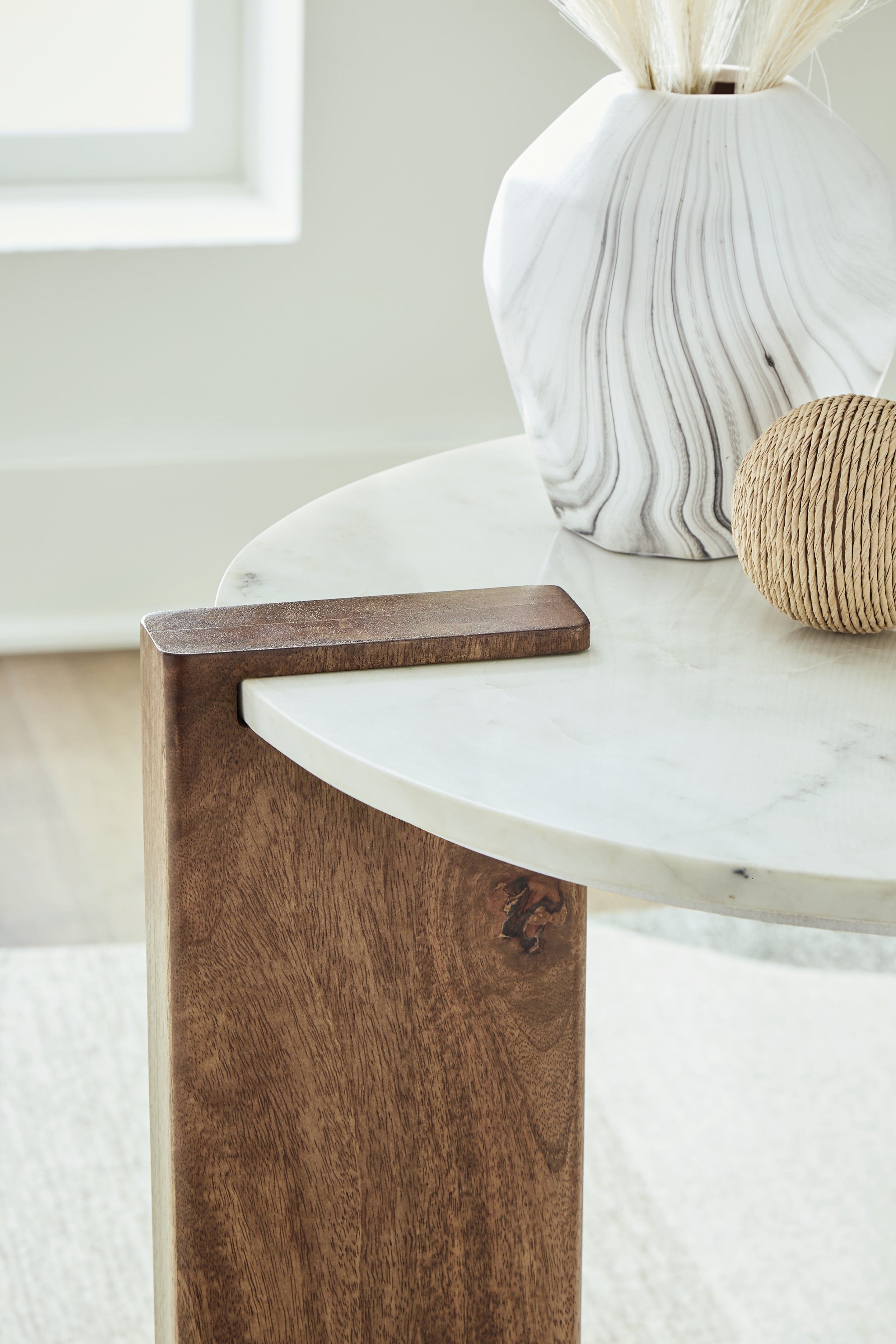 Isanti White/Brown End Table - T652-6 - Bien Home Furniture & Electronics