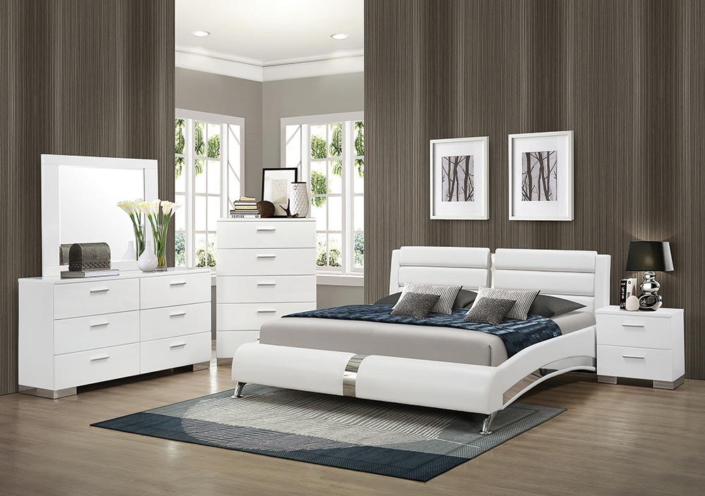 Jeremaine Bedroom Set with Plank Headboard Glossy White - 300345KE-S5 - Bien Home Furniture & Electronics