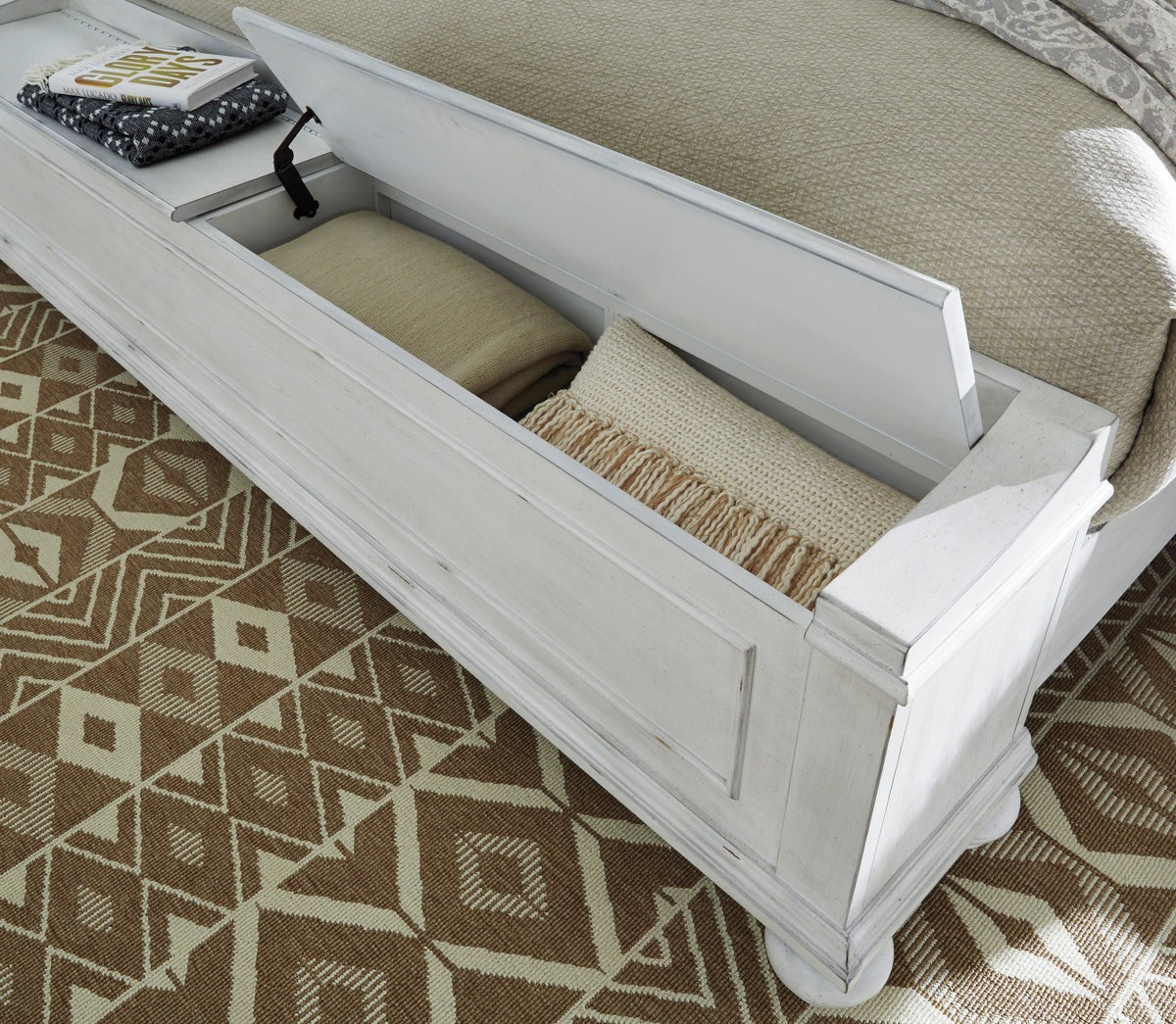 Kanwyn Whitewash Queen Upholstered Storage Bed - SET | B777-54S | B777-157 | B777-96 - Bien Home Furniture & Electronics