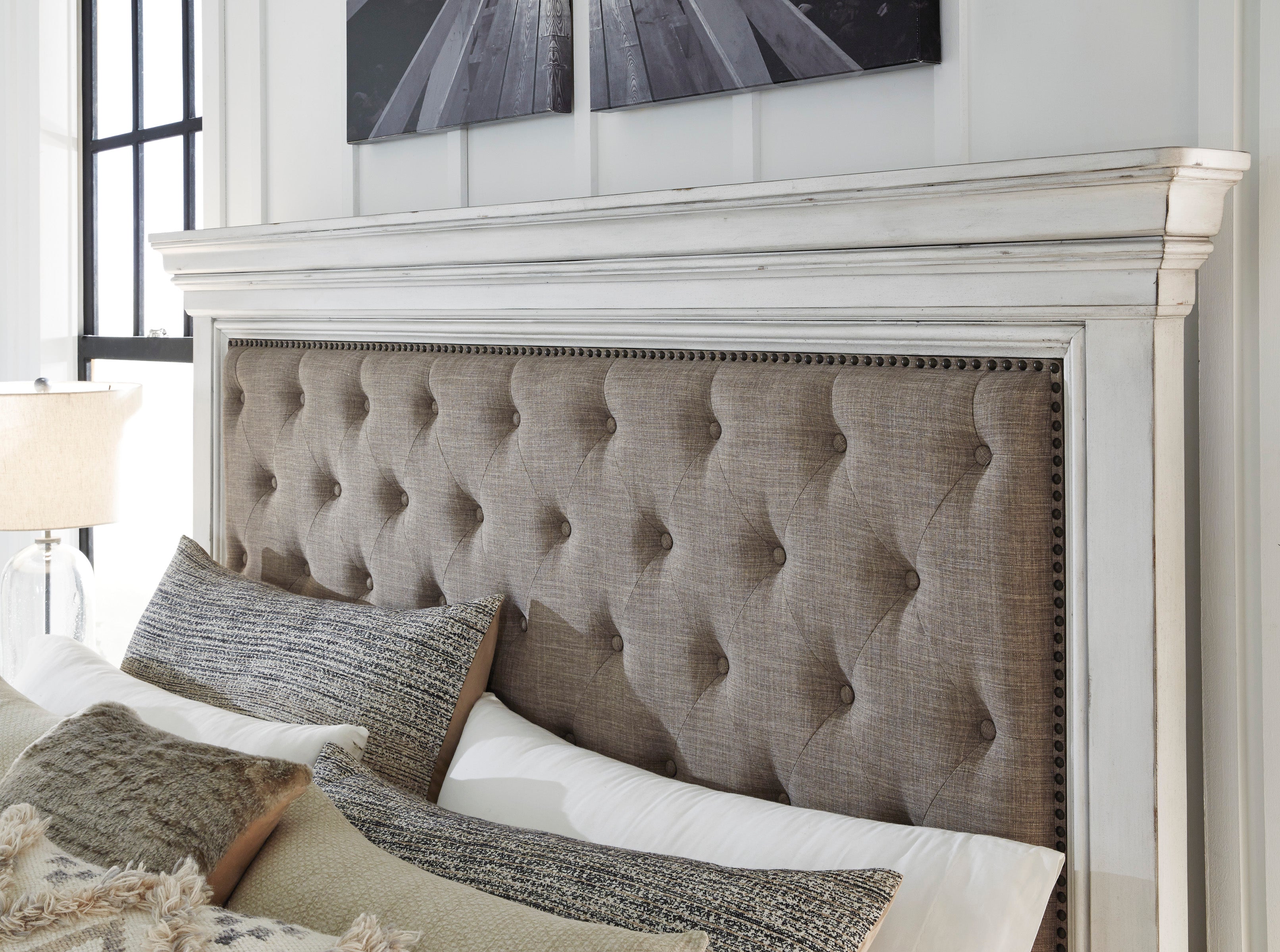 Kanwyn Whitewash Upholstered Storage Bedroom Set - SET | B777-54S | B777-157 | B777-96 | B777-46 | B777-93 - Bien Home Furniture & Electronics