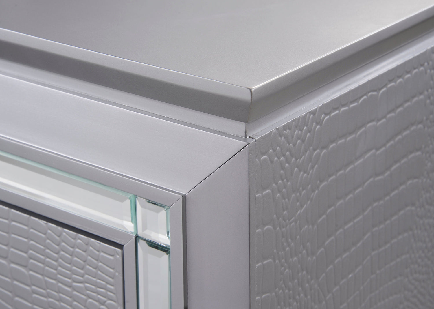 Lillian Silver Chest - B7100-4 - Bien Home Furniture & Electronics