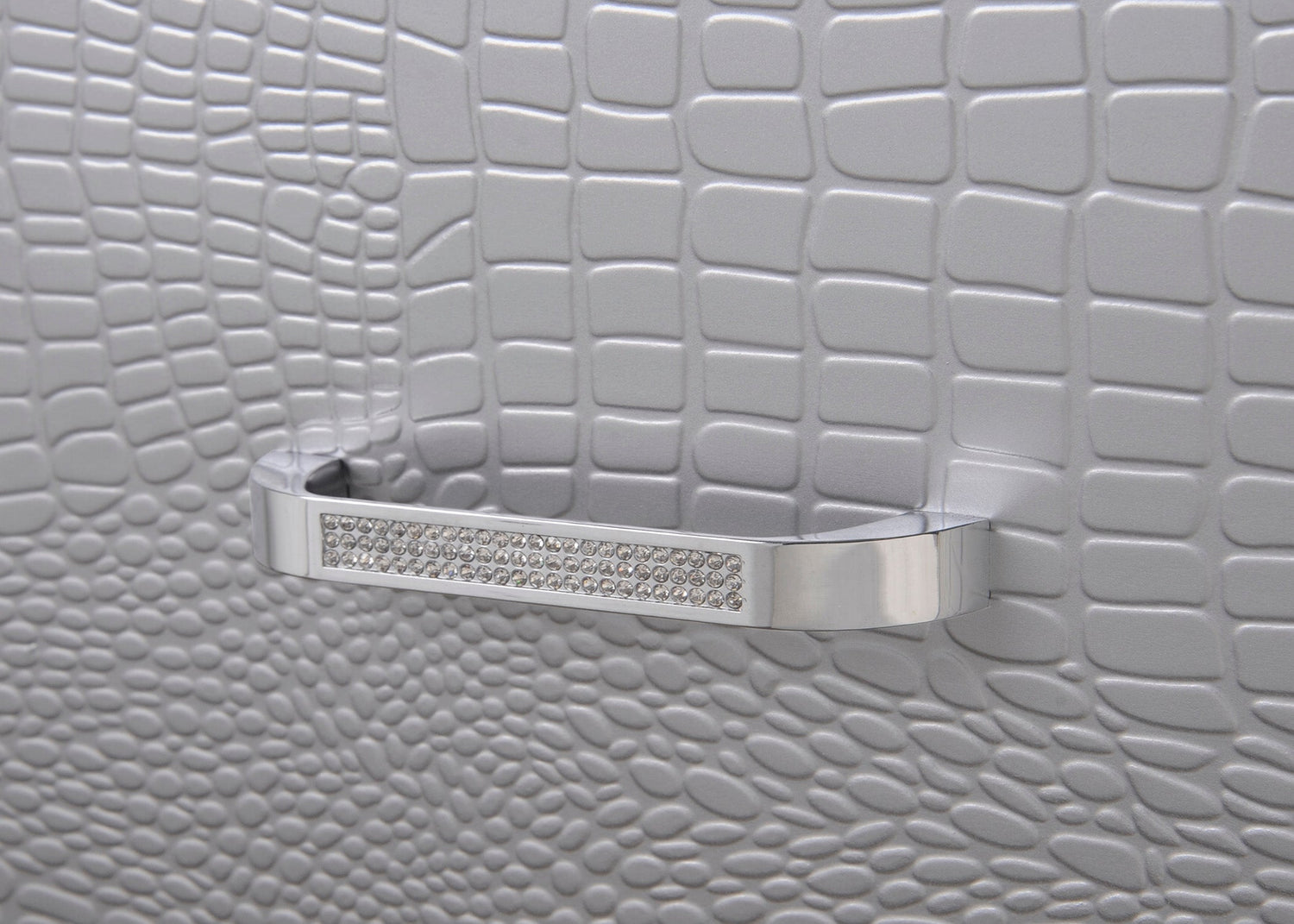 Lillian Silver LED Upholestered Bedroom Set - SET | B7100-Q-HB | B7100-Q-FB | B7100-KQ-RAIL | B7100-1 | B7100-11 - Bien Home Furniture & Electronics