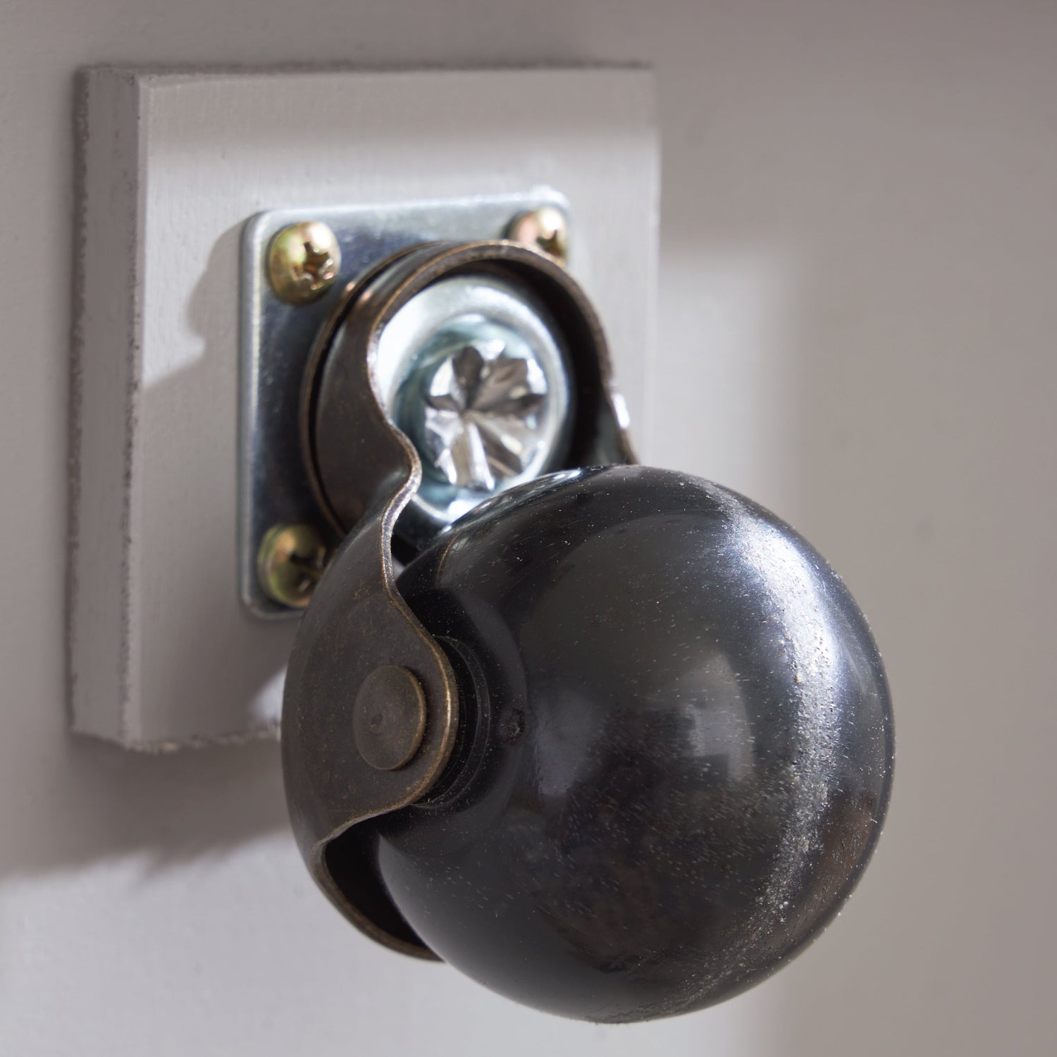 Loyaska Grayish Brown/White Lift-Top Coffee Table - T854-9 - Bien Home Furniture & Electronics