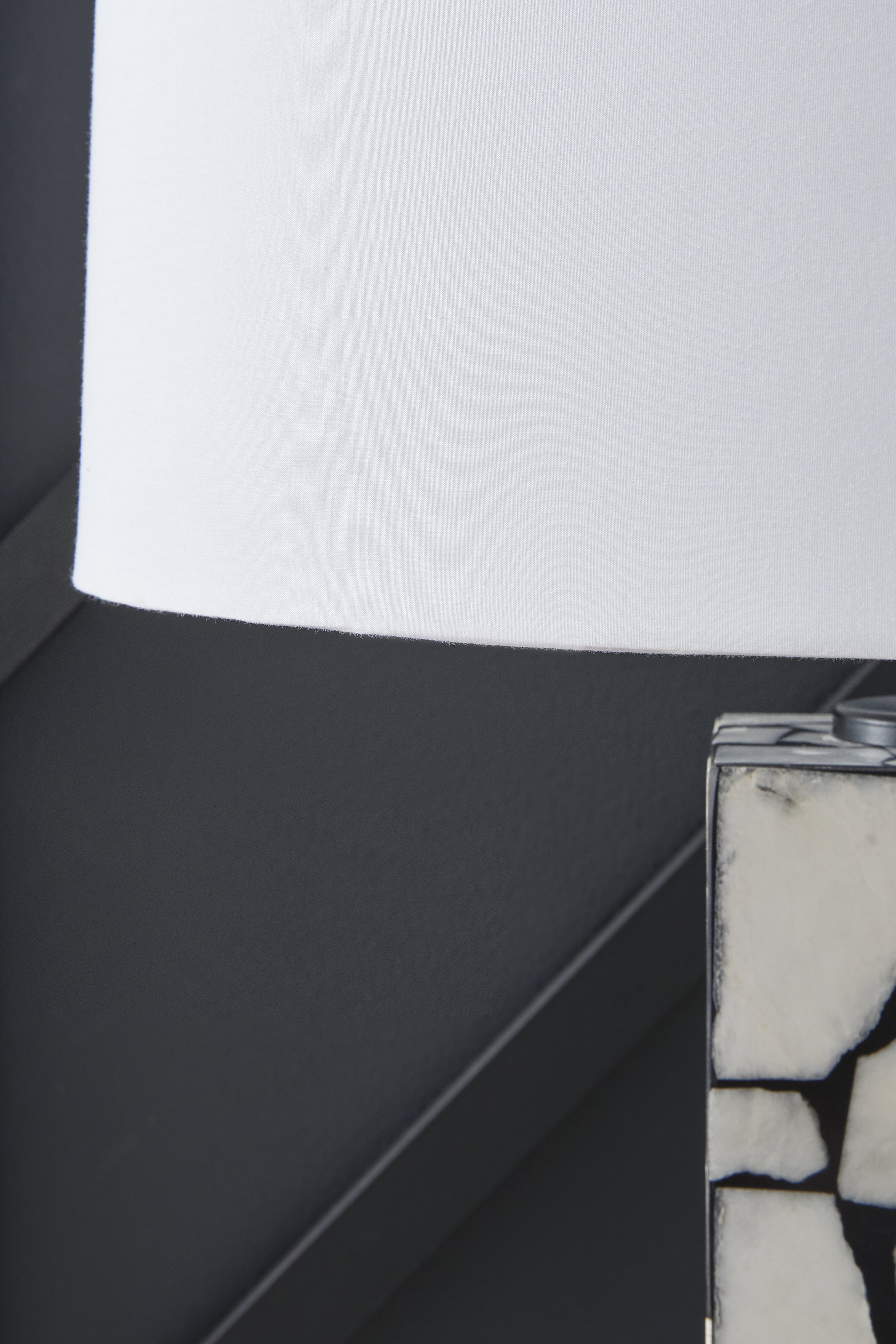 Macaria White/Black Table Lamp - L429044 - Bien Home Furniture & Electronics