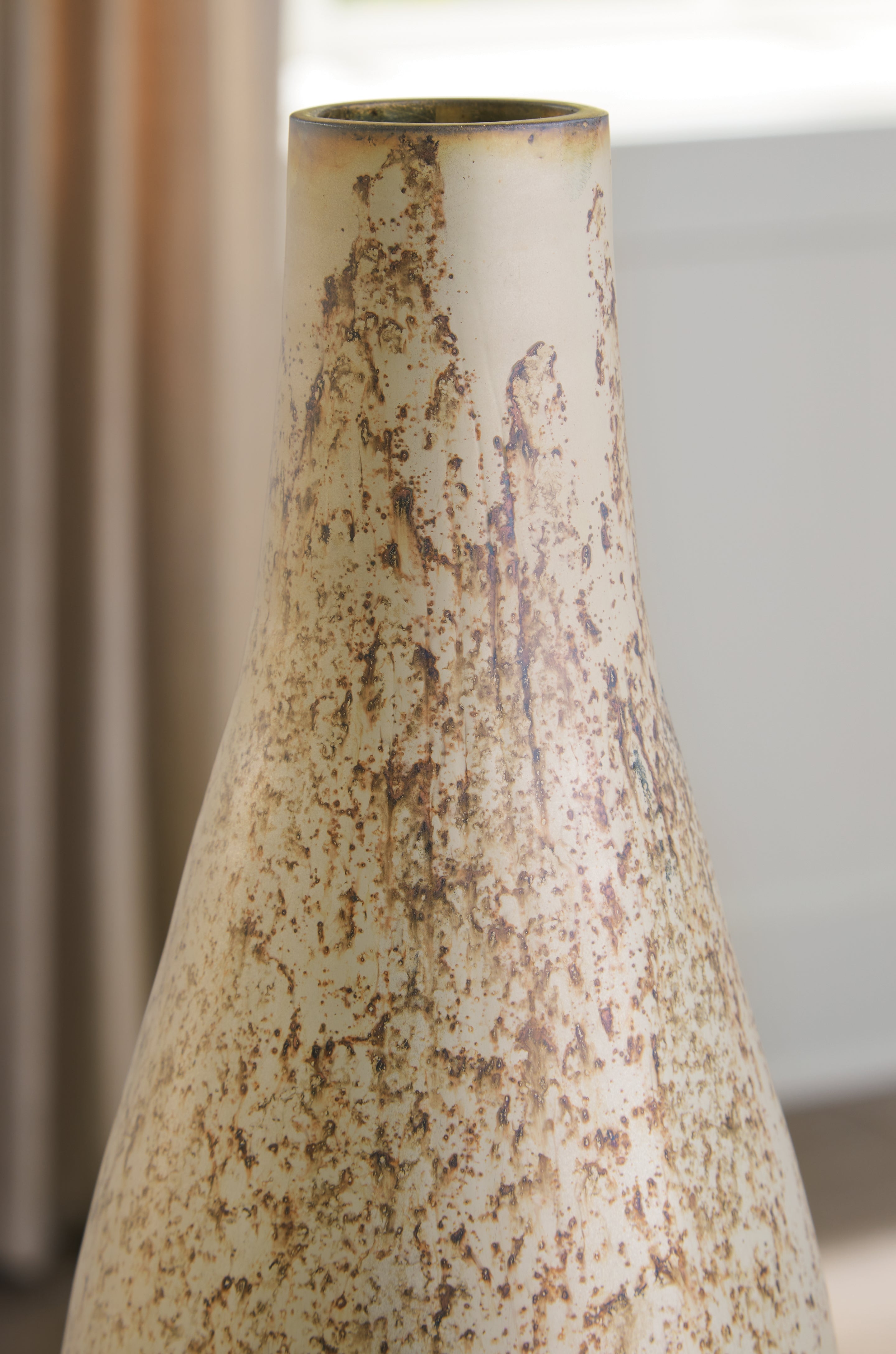 Plawite Antique Silver Finish Vase - A2000640 - Bien Home Furniture & Electronics