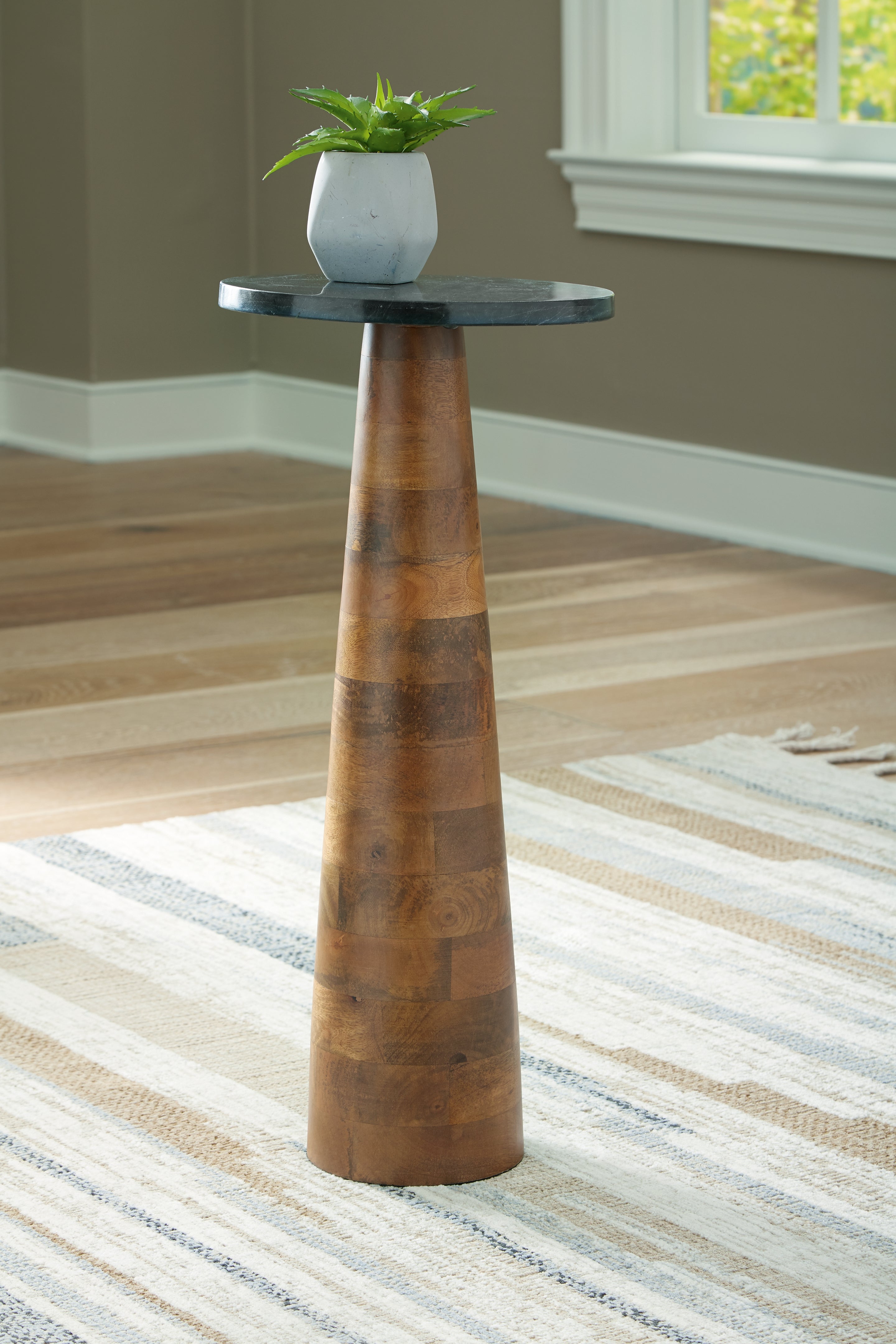 Quinndon Brown/Black Accent Table - A4000633 - Bien Home Furniture & Electronics