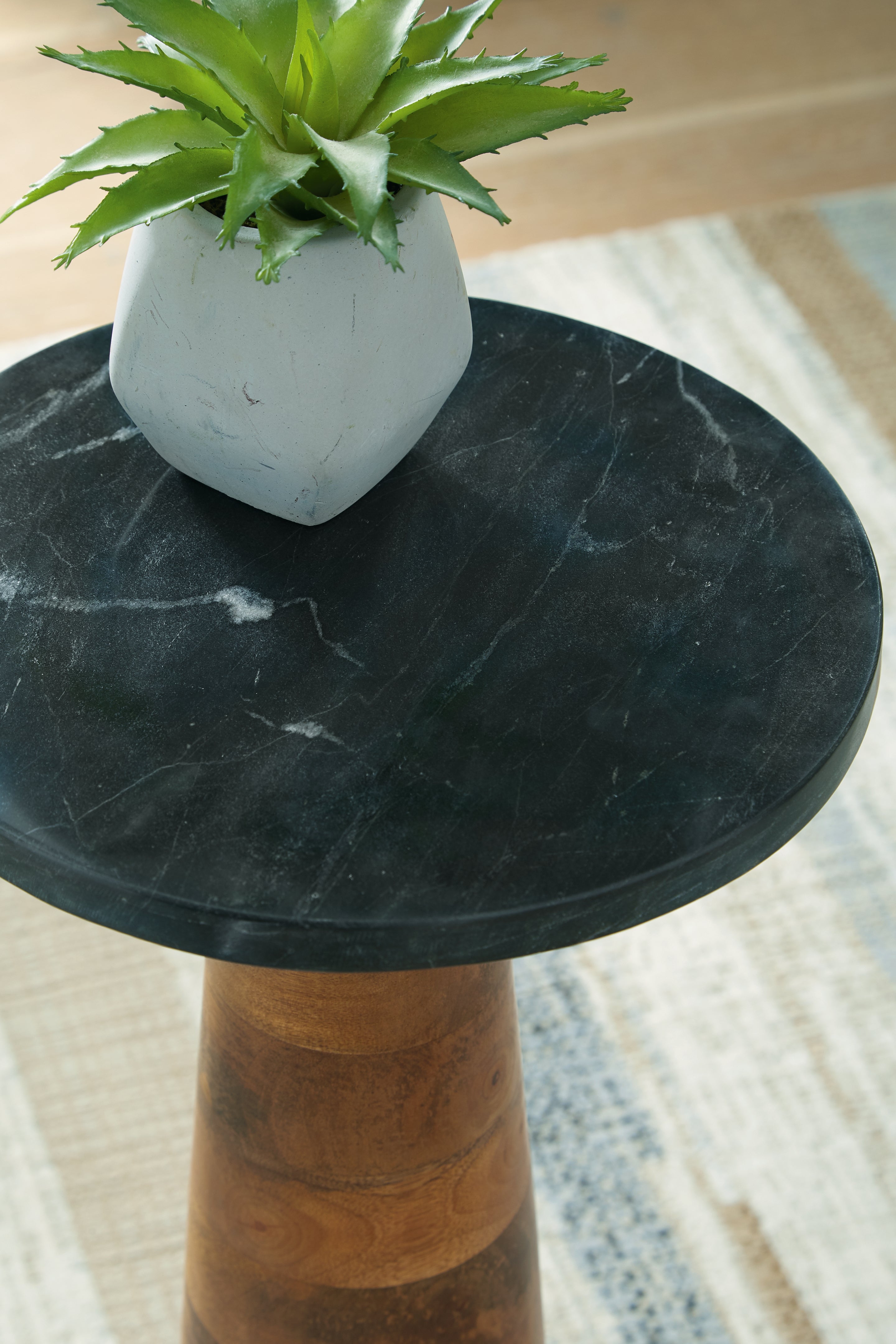 Quinndon Brown/Black Accent Table - A4000633 - Bien Home Furniture & Electronics