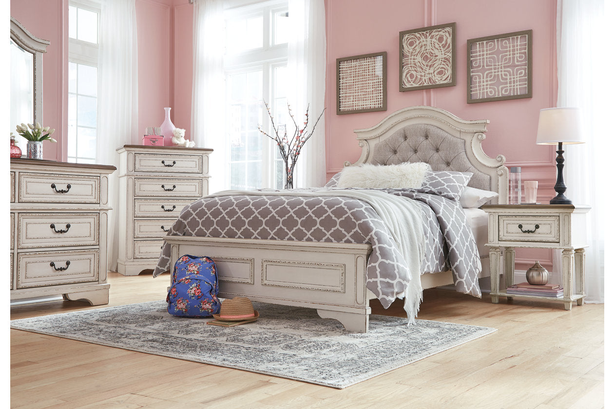 Realyn Chipped White Full Panel Bed - SET | B743-84 | B743-86 | B743-87 - Bien Home Furniture & Electronics