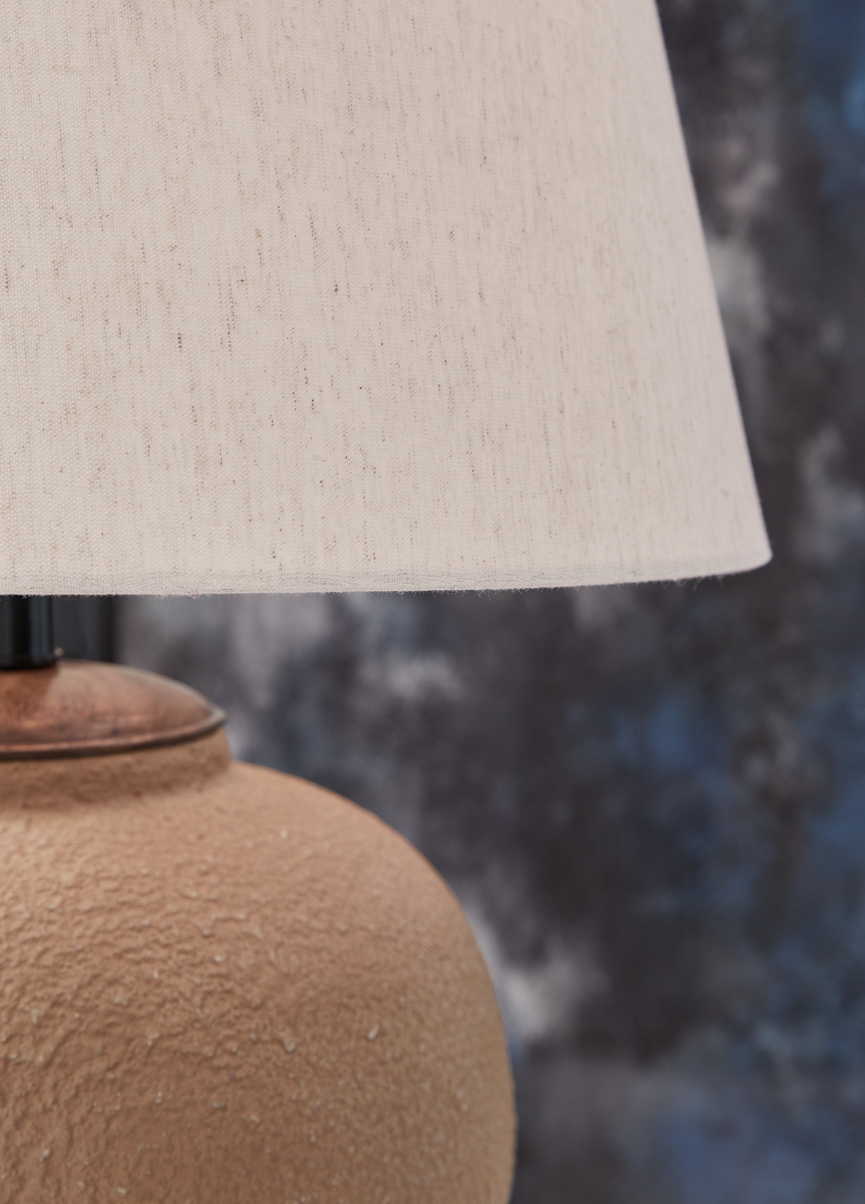 Scantor Rust Table Lamp - L207464 - Bien Home Furniture & Electronics