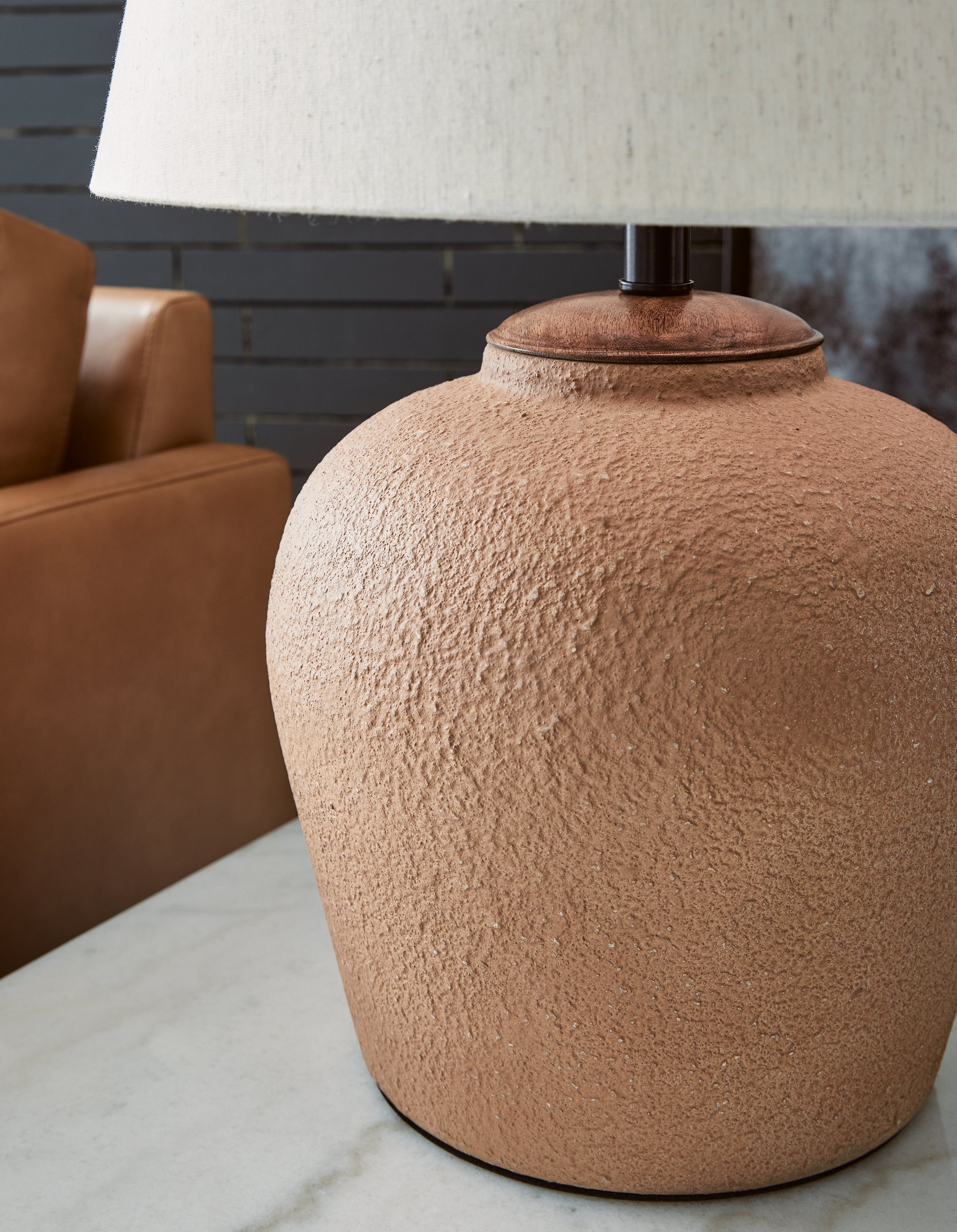 Scantor Rust Table Lamp - L207464 - Bien Home Furniture & Electronics