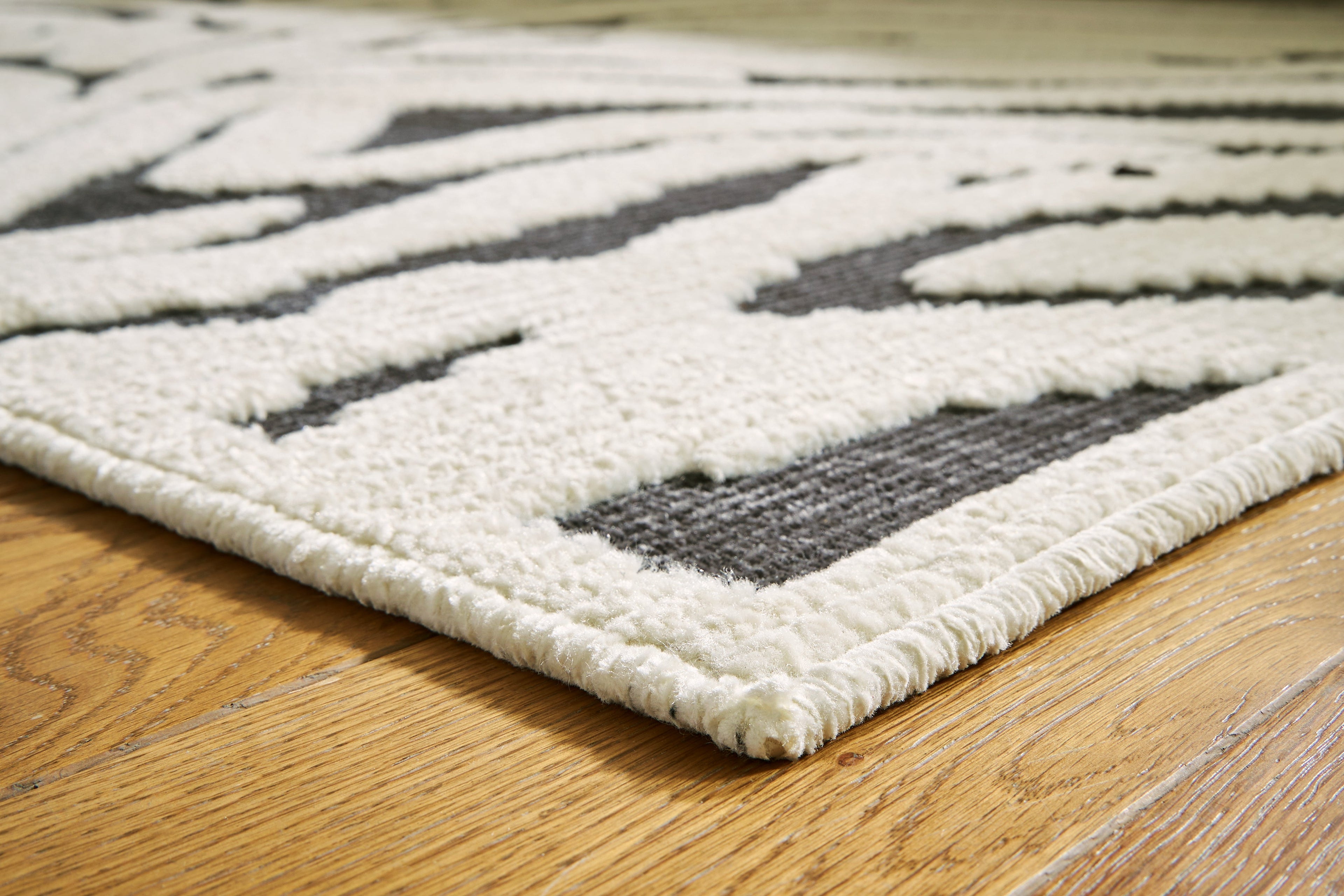Thomwith Black/Ivory Large Rug - R406291 - Bien Home Furniture & Electronics