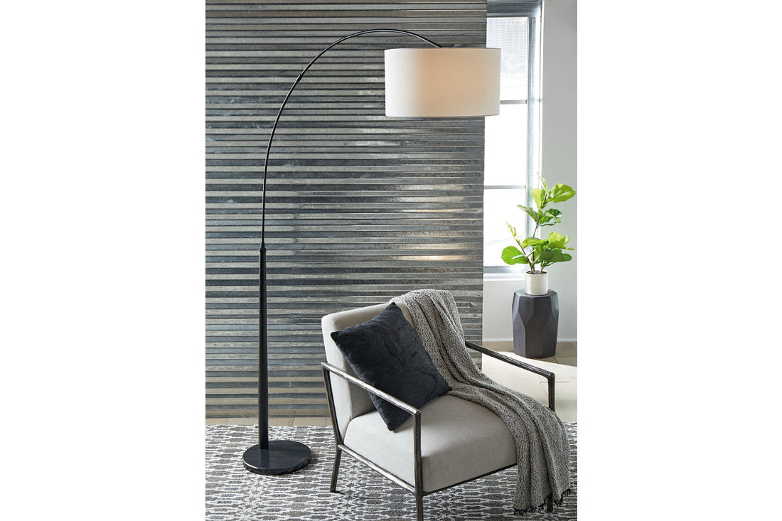 Veergate Black Arc Lamp - L725149 - Bien Home Furniture &amp; Electronics