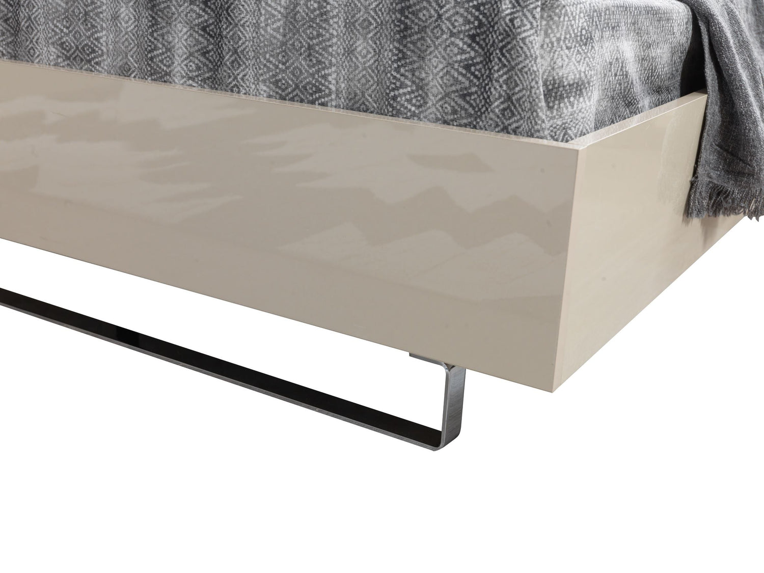 Viola Cream High Gloss Lacquer 4-Piece Queen Bedroom Set - VIOLABEDROOM-4PCQ - Bien Home Furniture & Electronics