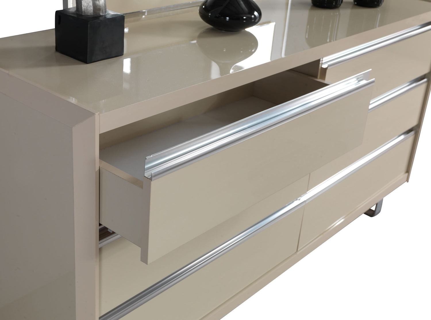 Viola Cream High Gloss Lacquer 4-Piece Queen Bedroom Set - VIOLABEDROOM-4PCQ - Bien Home Furniture & Electronics