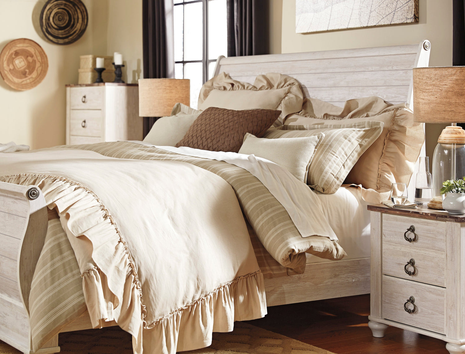 Willowton Whitewash Sleigh Bedroom Set - SET | B267-74 | B267-77 | B267-96 | B267-92 | B267-46 - Bien Home Furniture & Electronics