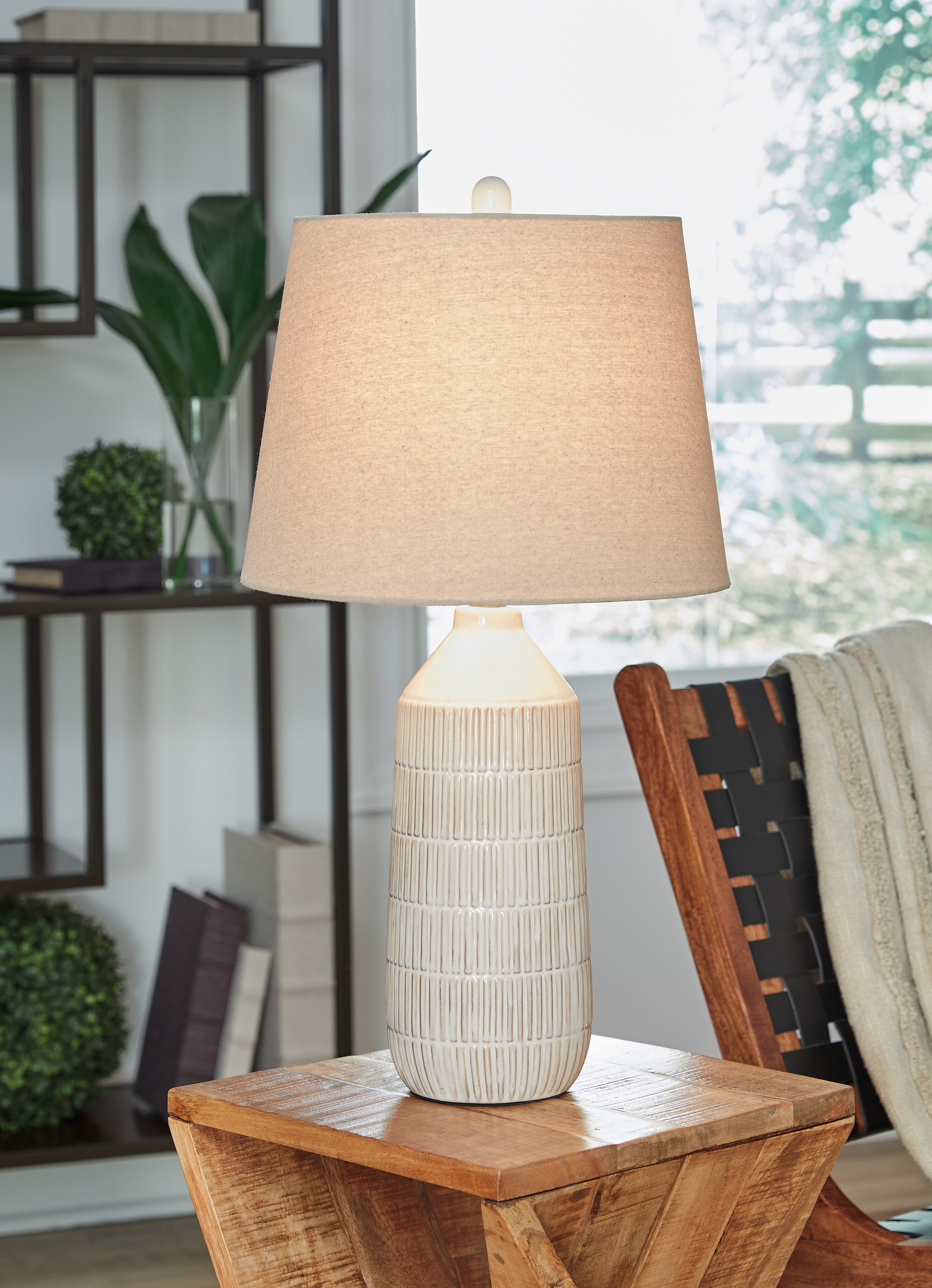 Willport Off White Table Lamp (Set of 2) - L177994 - Bien Home Furniture & Electronics