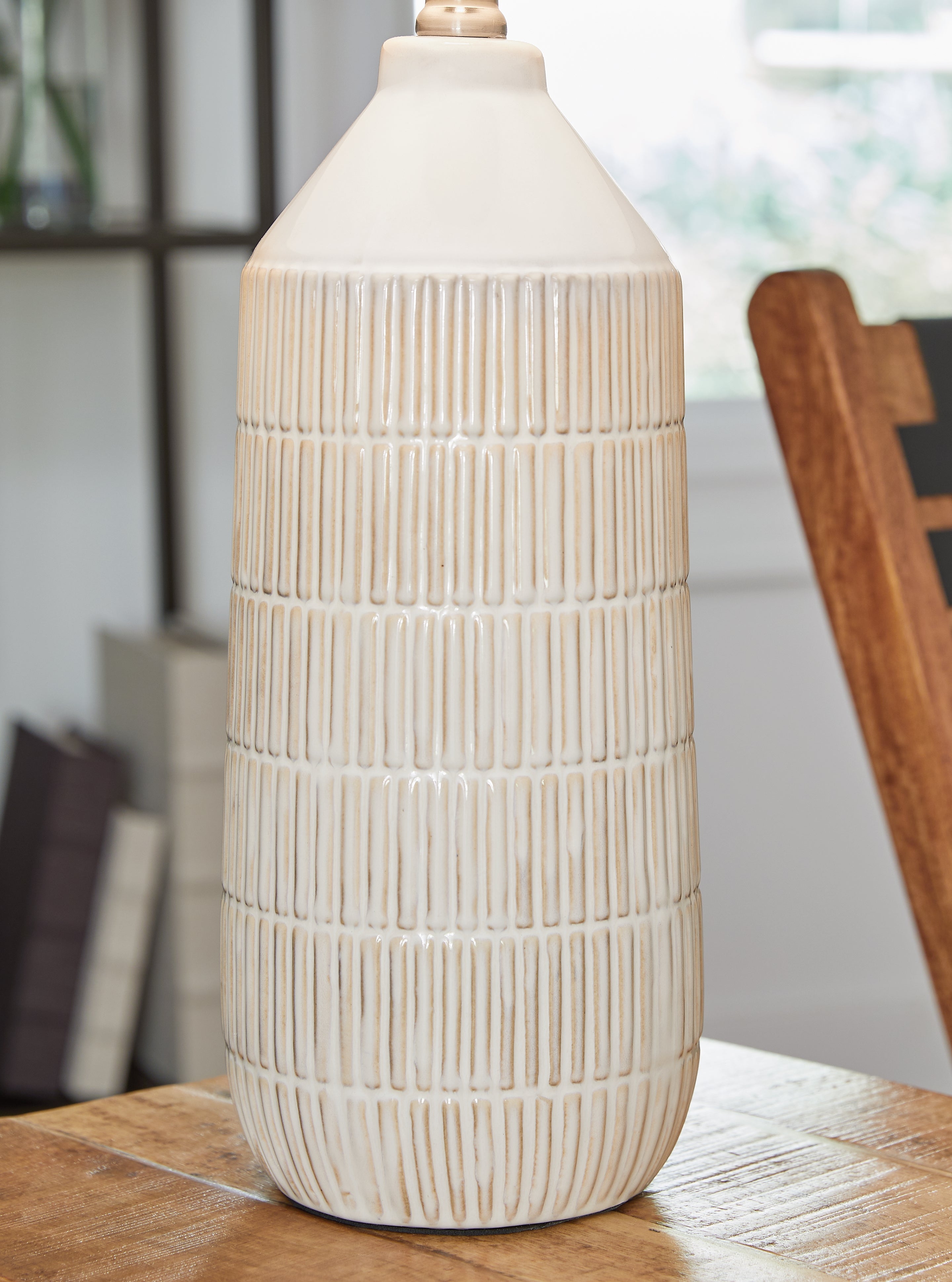 Willport Off White Table Lamp (Set of 2) - L177994 - Bien Home Furniture & Electronics