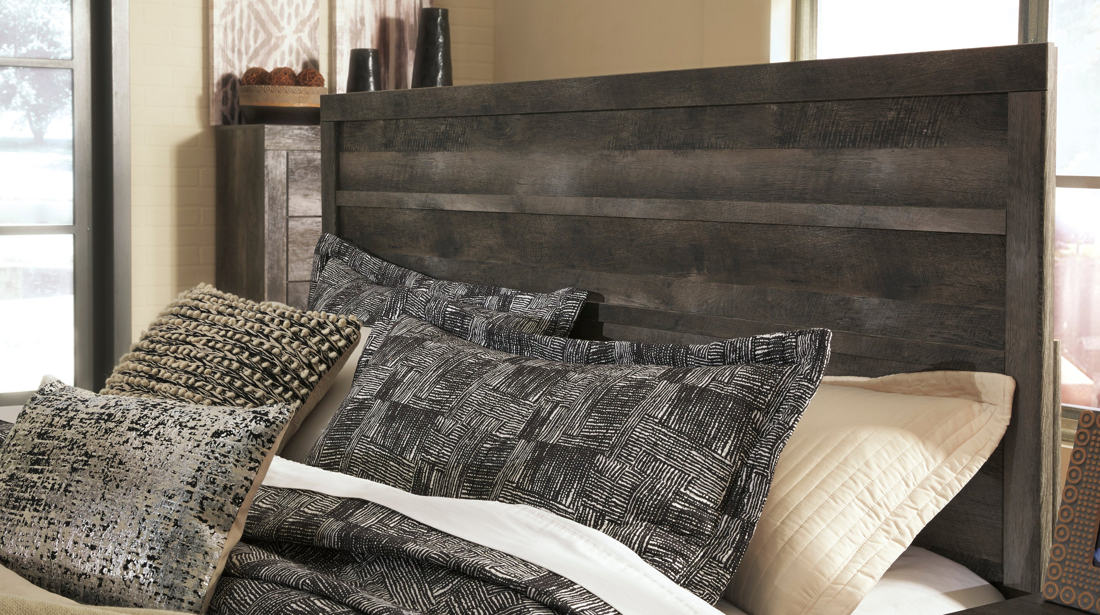 Wynnlow Gray Panel Bedroom Set - SET | B440-72 | B440-97 | B440-31 | B440-36 | B440-92 | B440-46 - Bien Home Furniture & Electronics