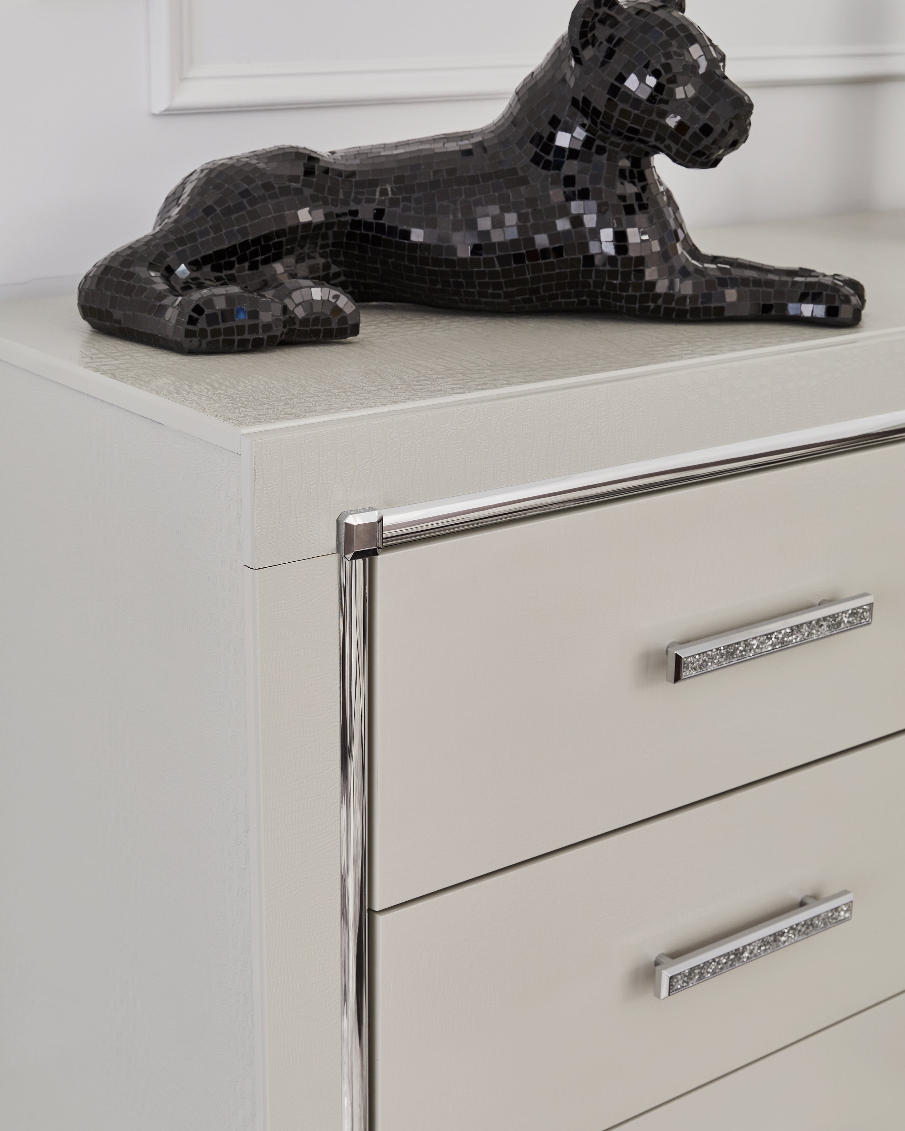 Zyniden Silver Dresser - B2114-31 - Bien Home Furniture & Electronics