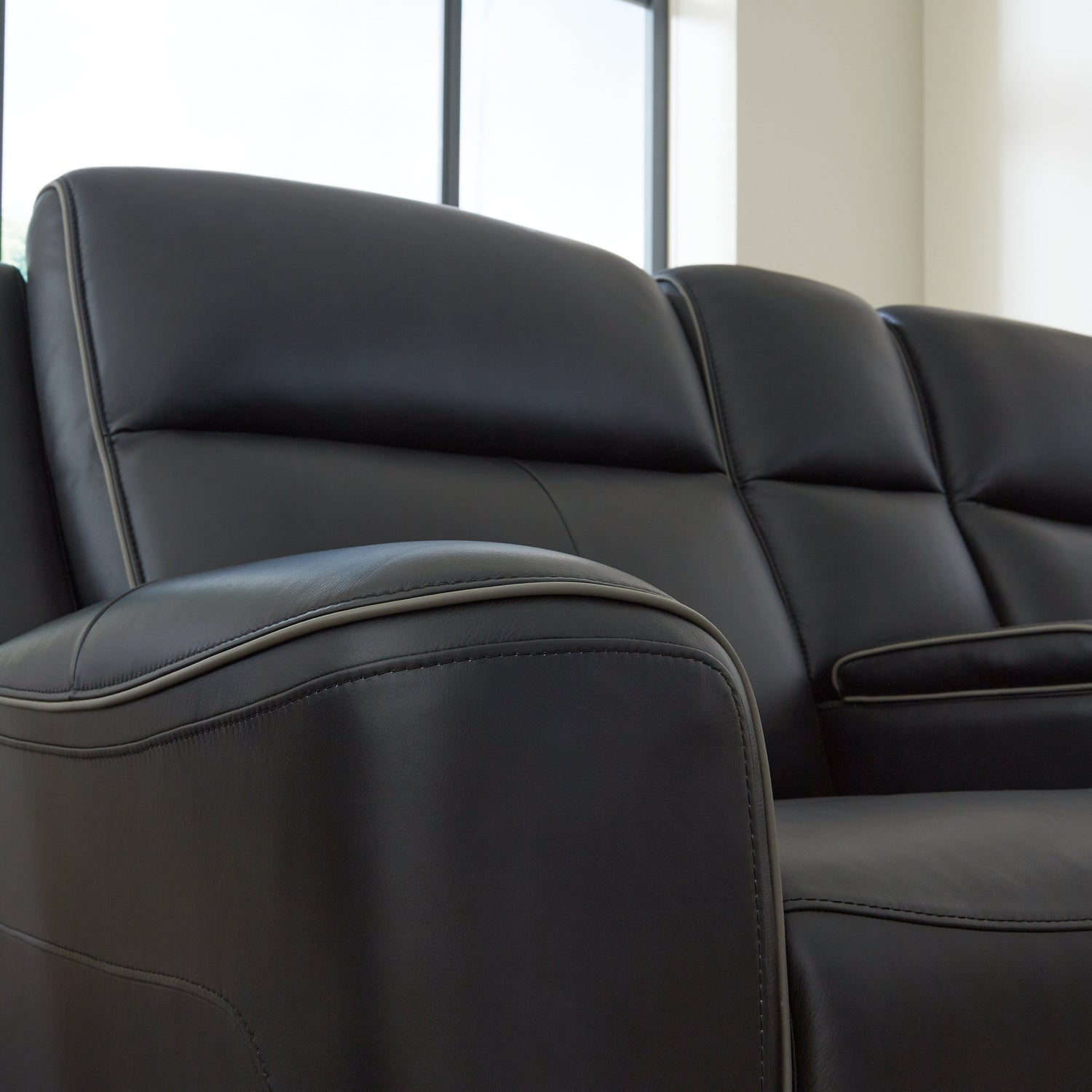 5Z-Comfort Sofa and Loveseat in Onyx from Ashley - Luna Furniture
