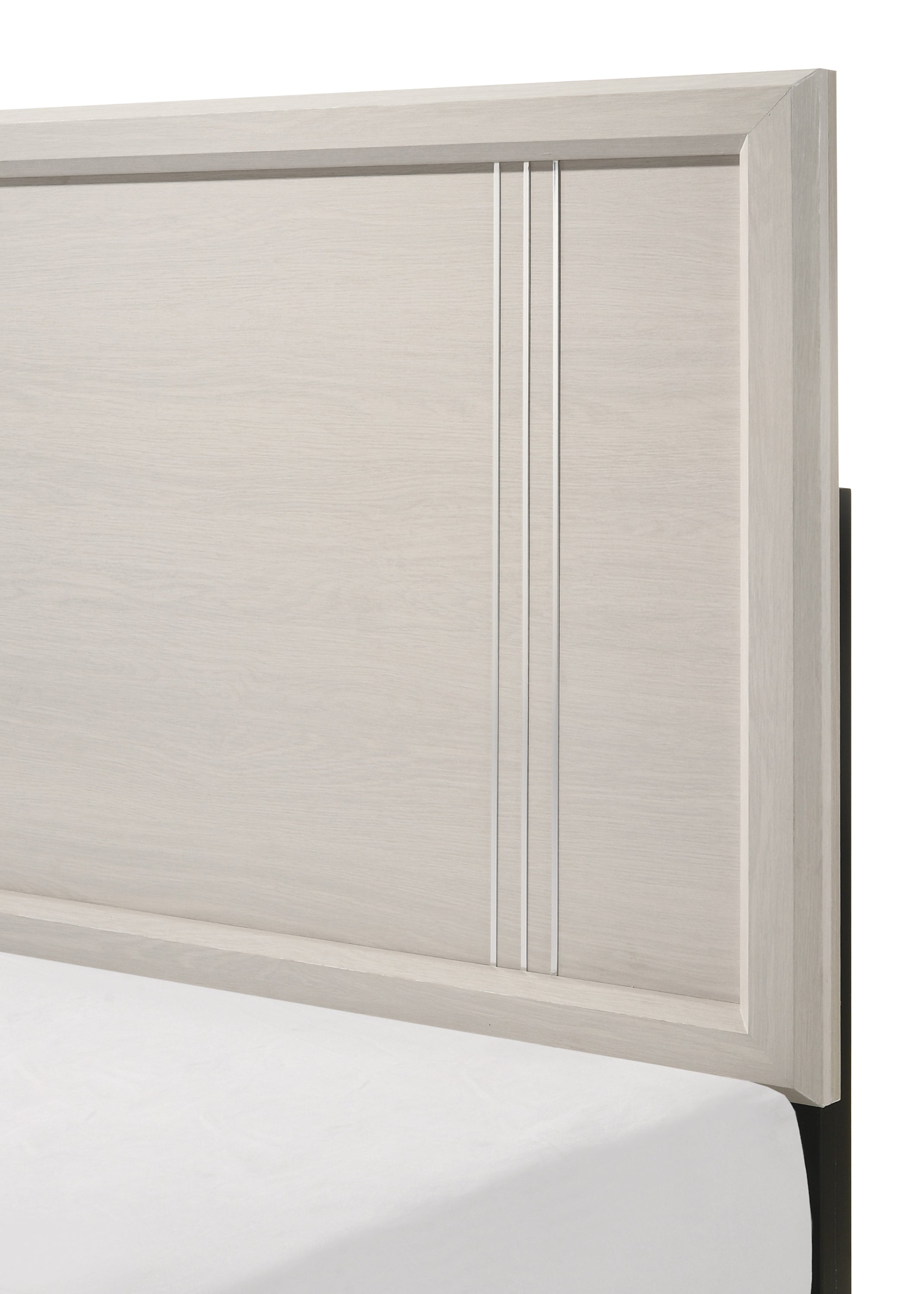 Charlie White Queen Panel Bed from Crown Mark - Luna Furniture