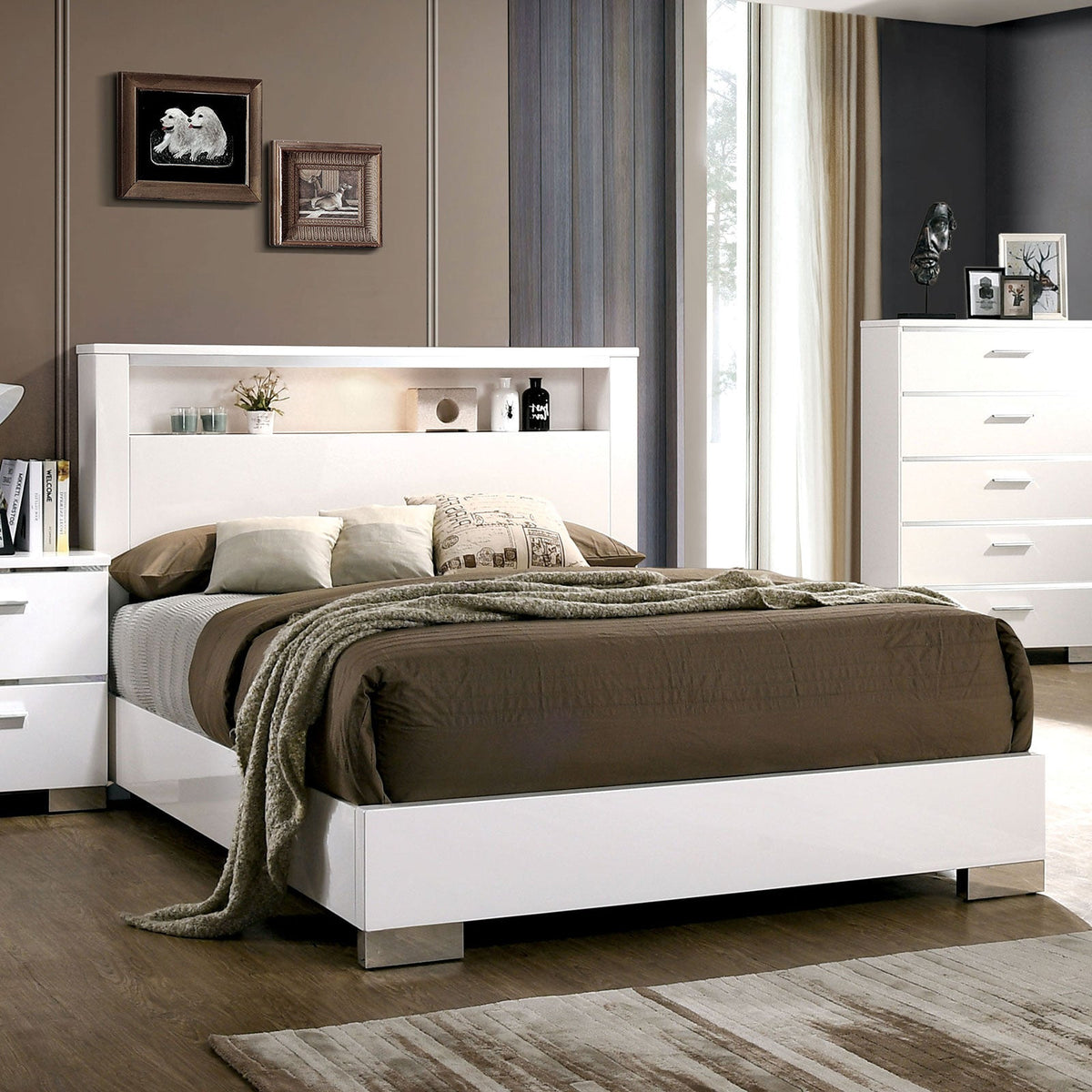 Carlie White Contemporary Bedroom Set