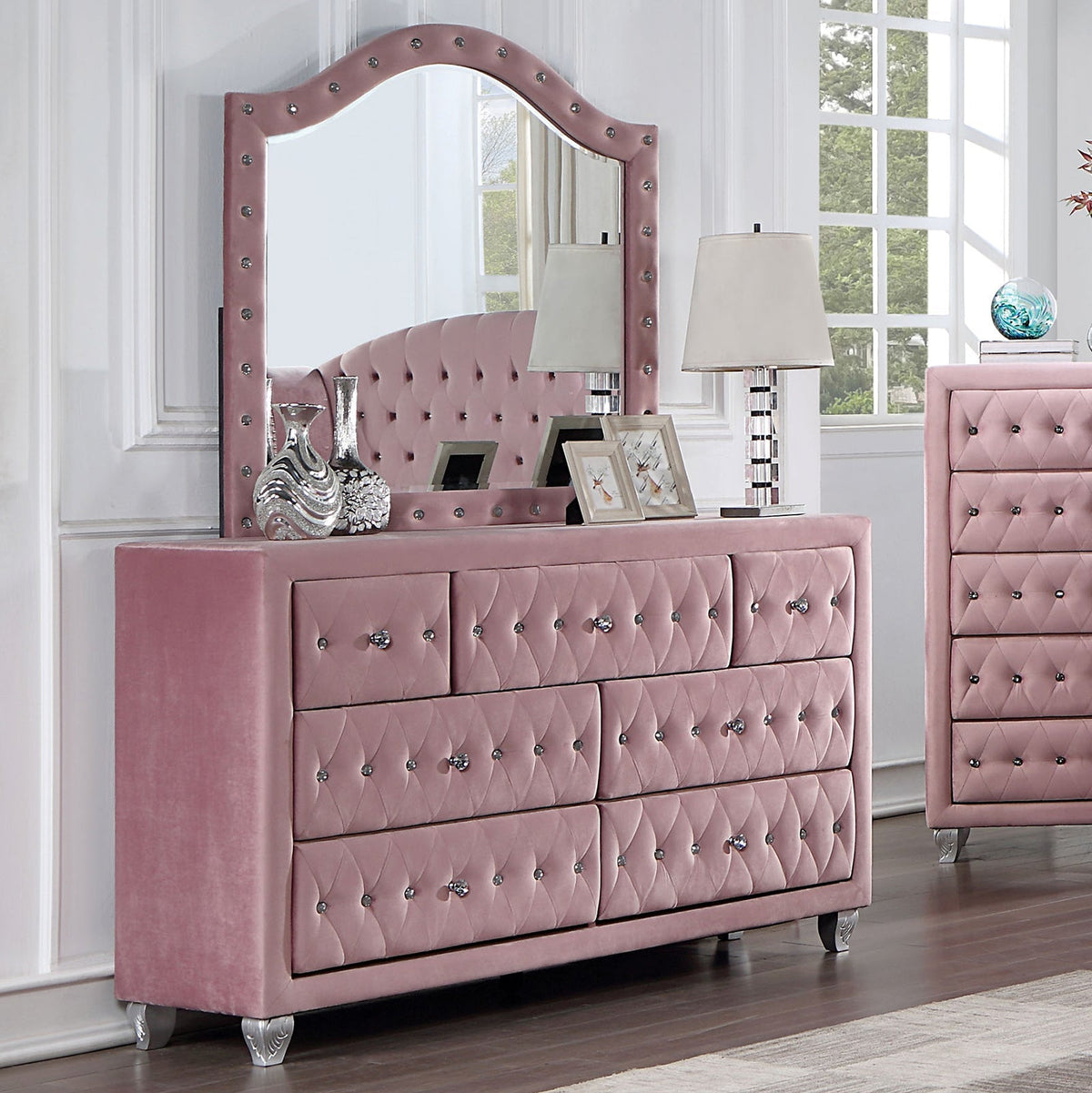 Zohar Pink Upholstered Glam Bedroom Set