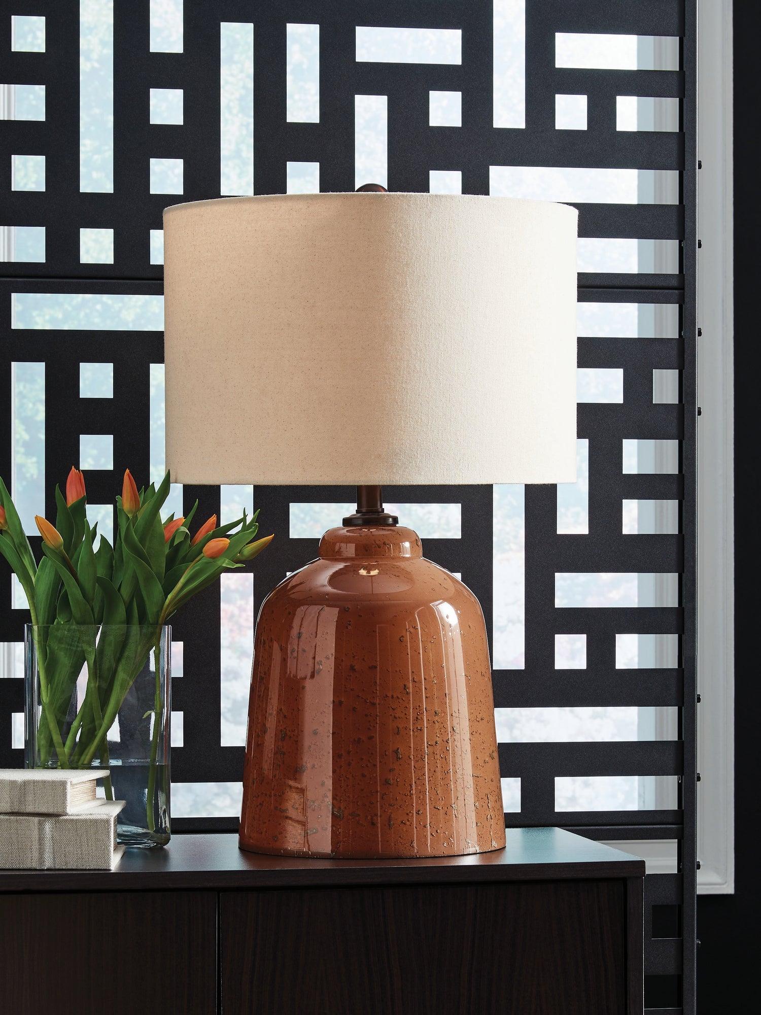 Aaleahya Rust Table Lamp - L430904
