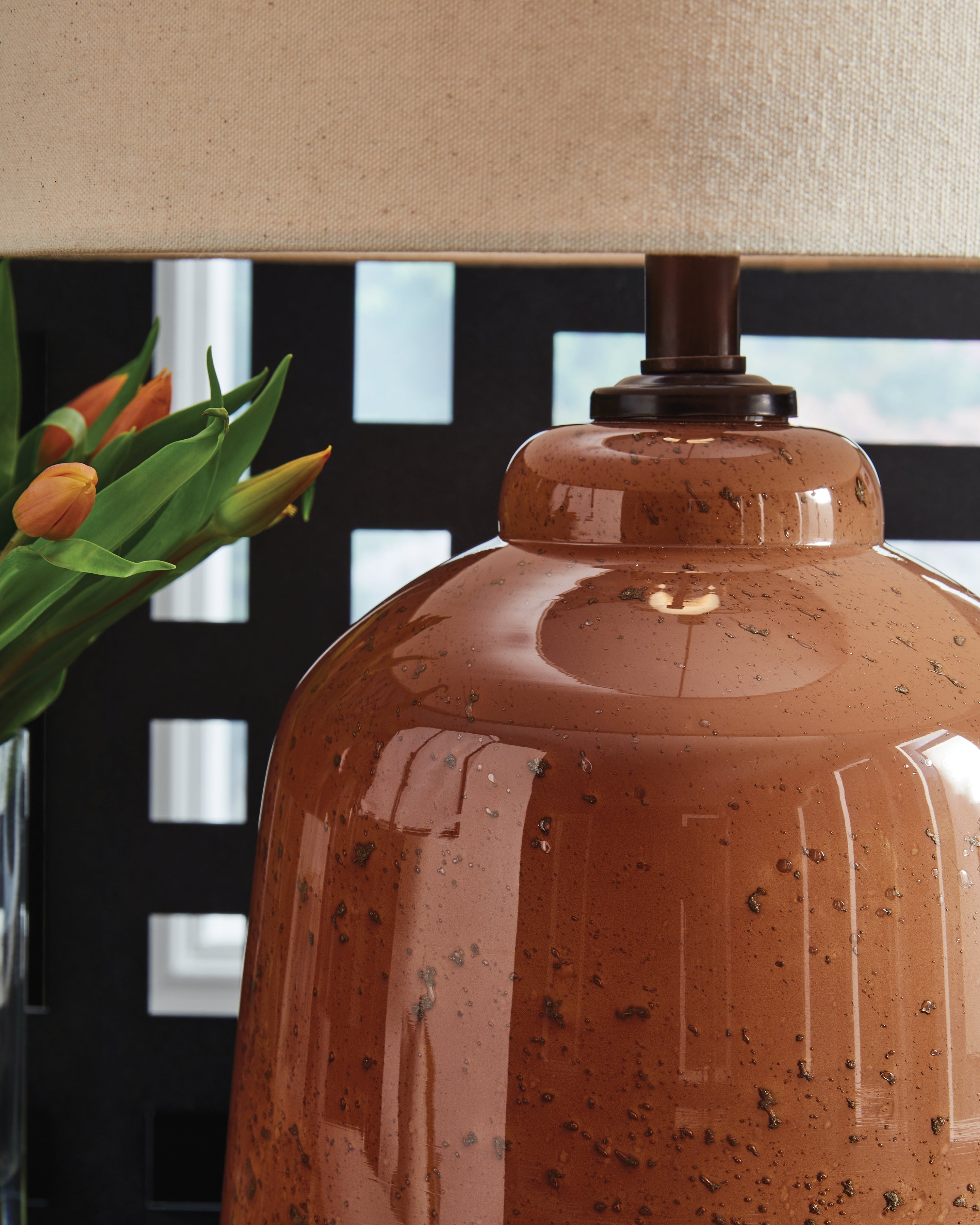 Aaleahya Rust Table Lamp - L430904