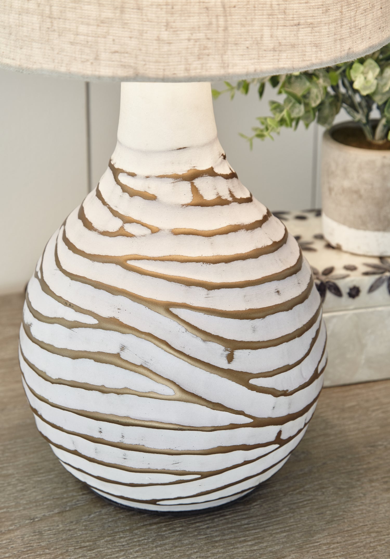Aleela White/Gold Finish Table Lamp (Set of 2) - L204194X2