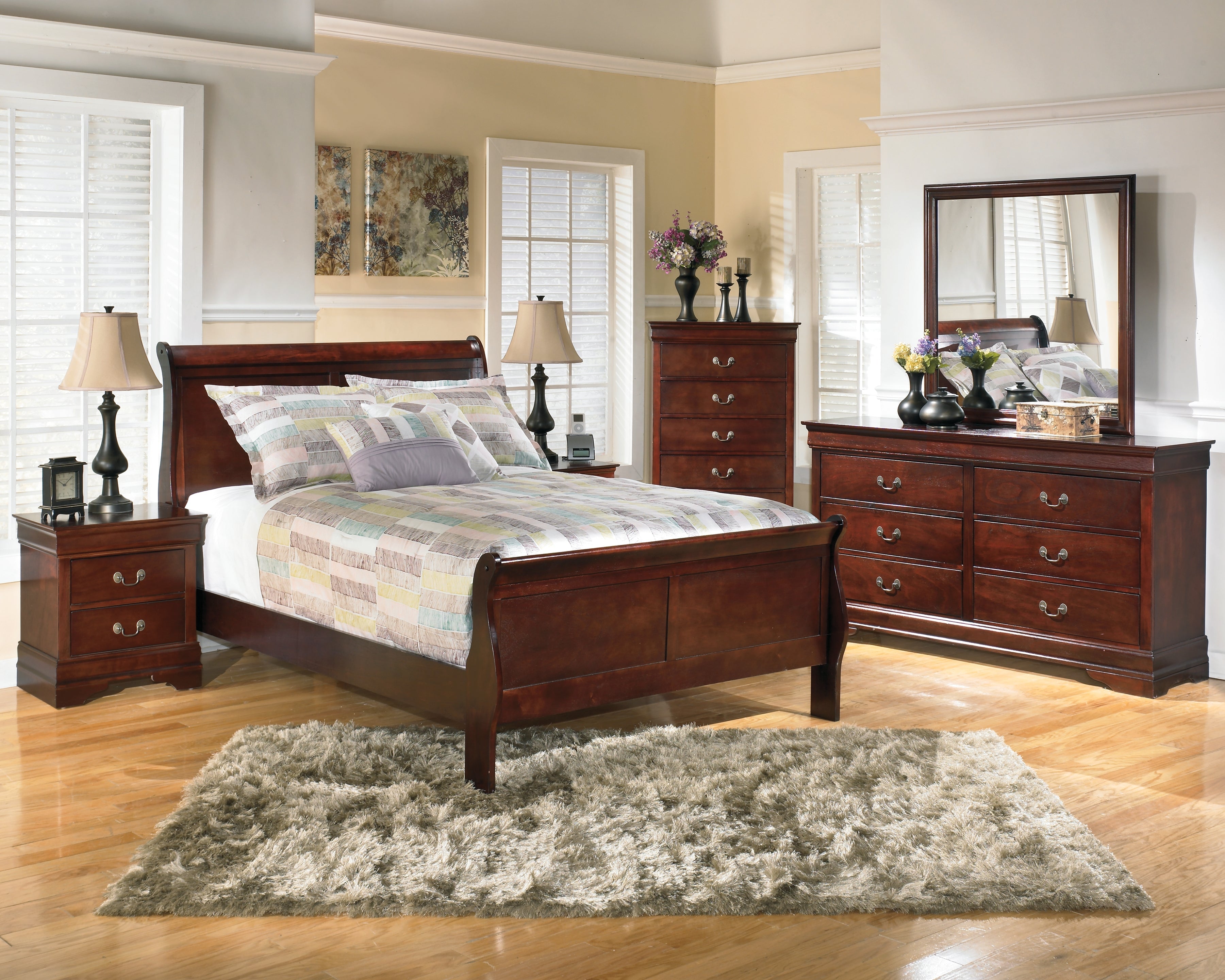 Alisdair Full Sleigh Bed with Mirrored Dresser, Chest and 2 Nightstands in Reddish Brown - PKG004970