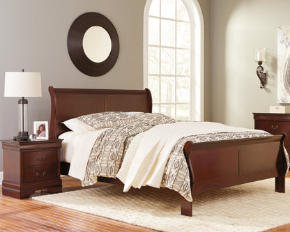 Alisdair King Sleigh Bed with 2 Nightstands in Reddish Brown - PKG000498