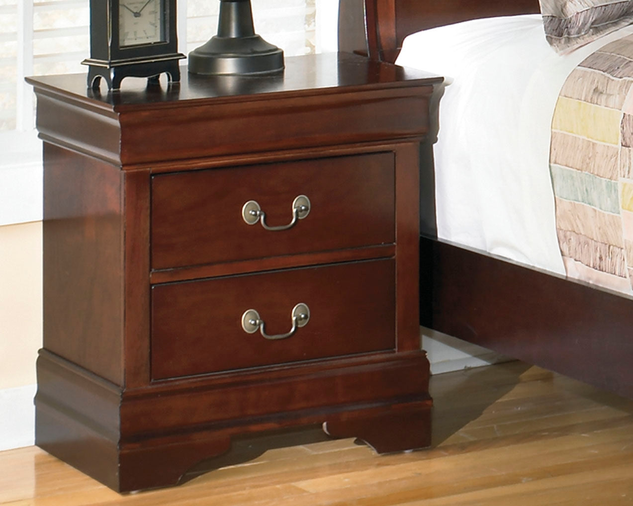 Alisdair King Sleigh Bed with 2 Nightstands in Reddish Brown - PKG000498
