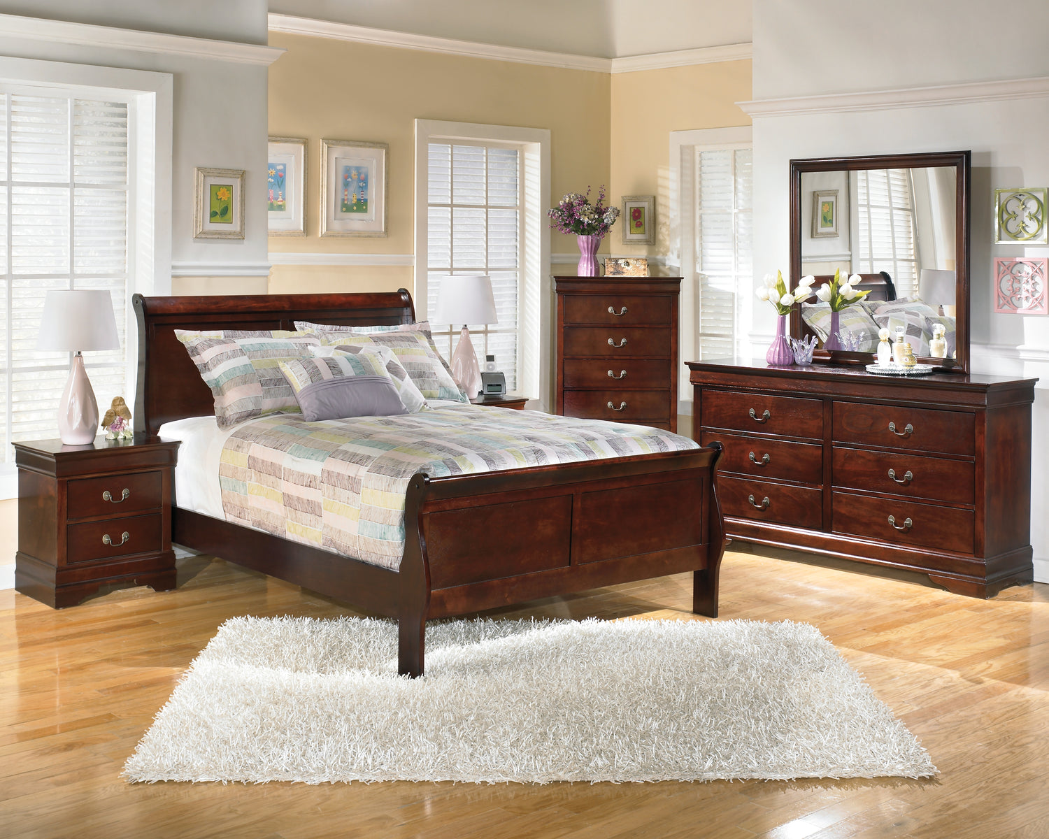 Alisdair Queen Sleigh Bed, Dresser and Chest - B376B28