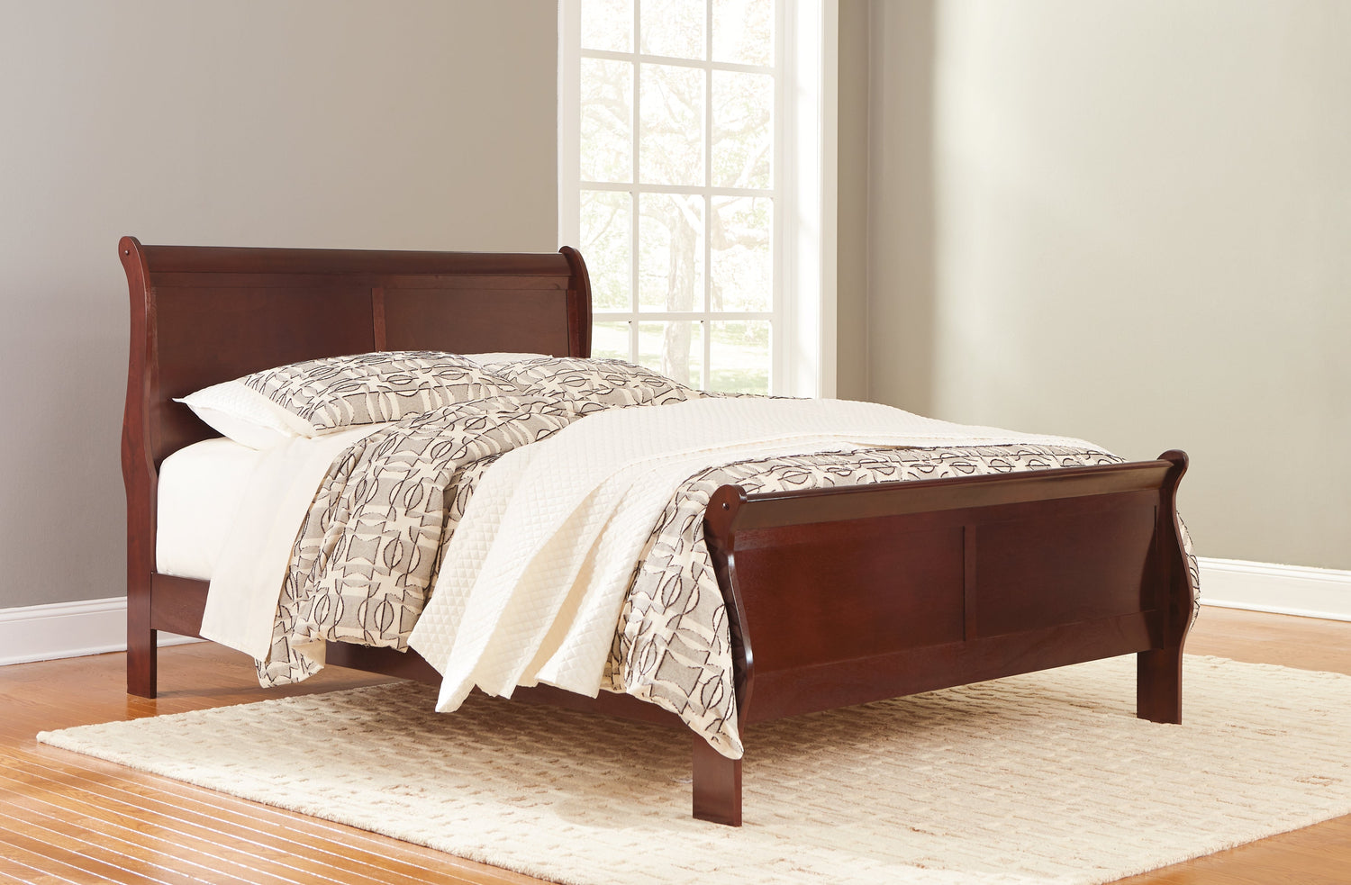 Alisdair Queen Sleigh Bed with Mattress in Reddish Brown - PKG008836