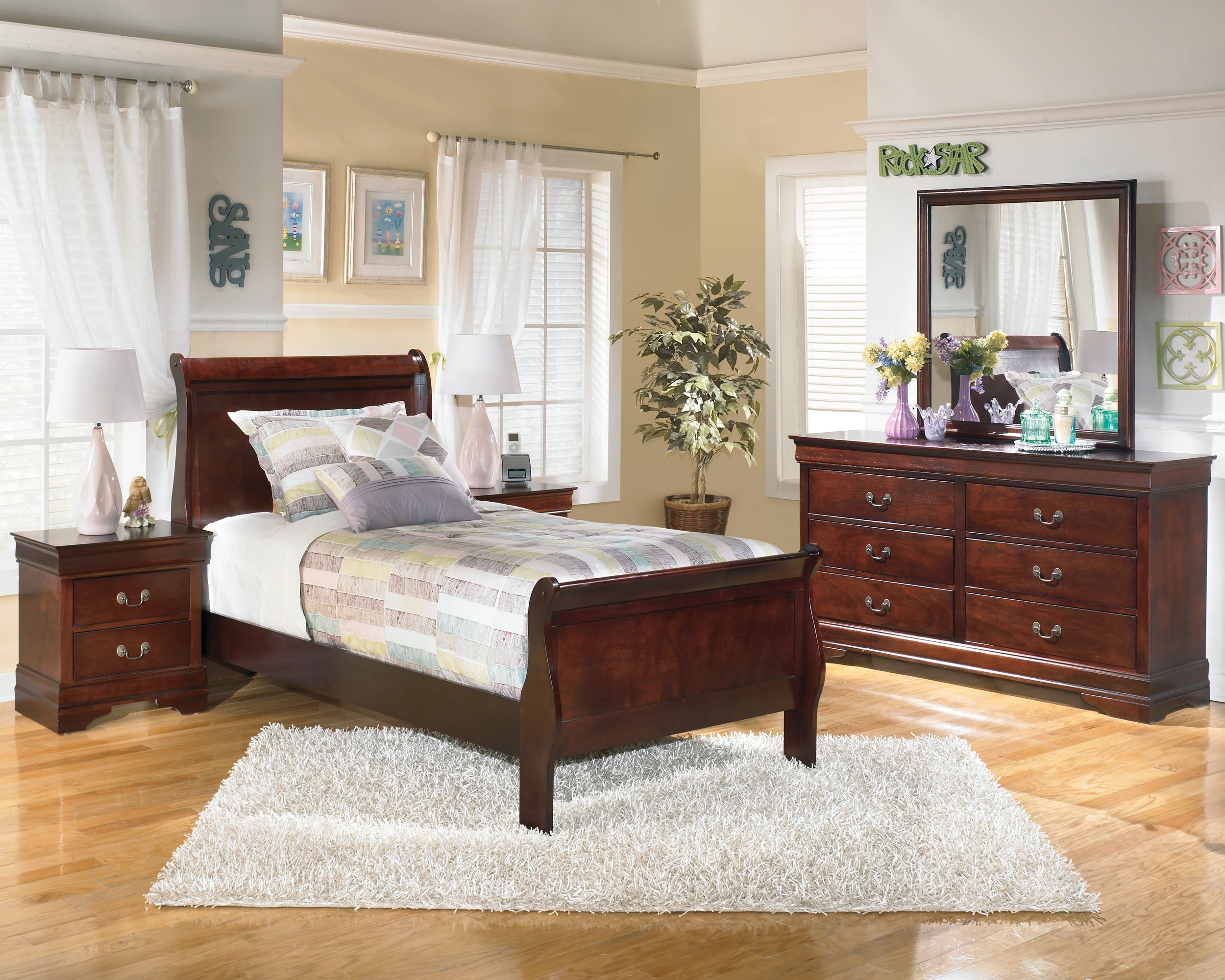Alisdair Twin Sleigh Bed with Mattress in Reddish Brown - PKG000502
