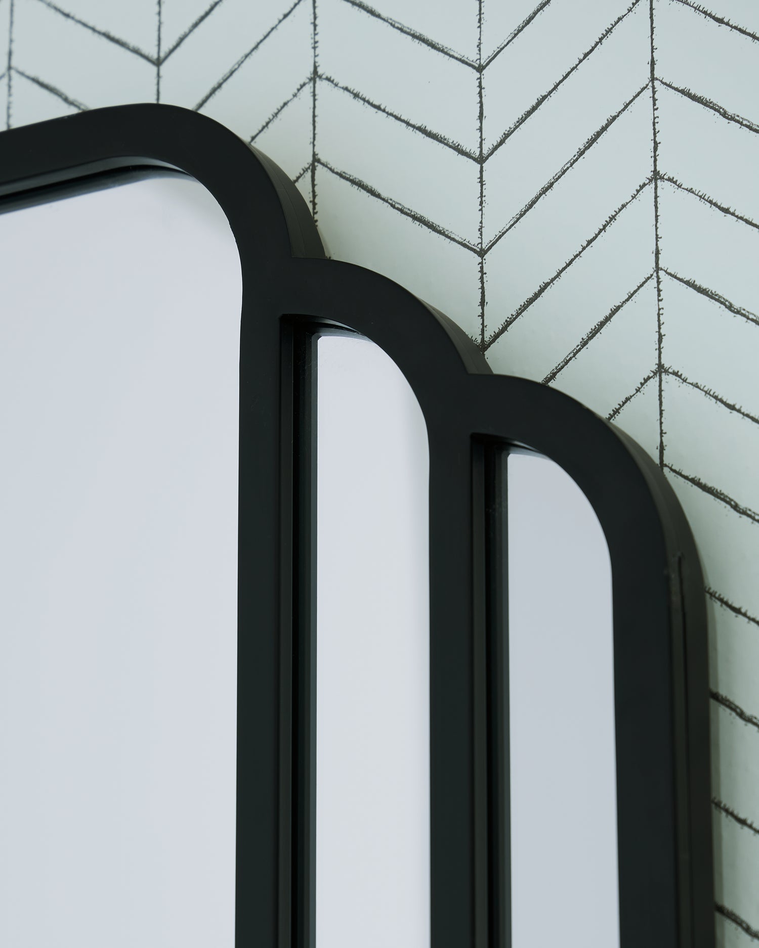 Antigone Black Floor Mirror - A8010434
