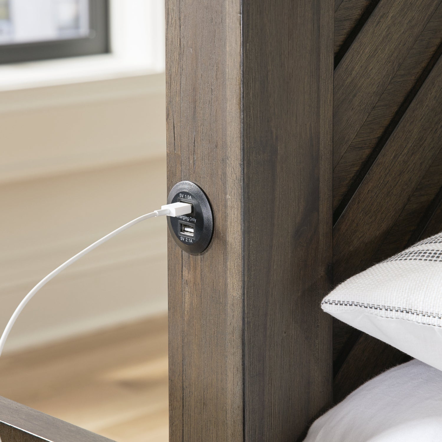 Arkenton King Panel Bed with Dresser in Grayish Brown from Ashley - Luna Furniture