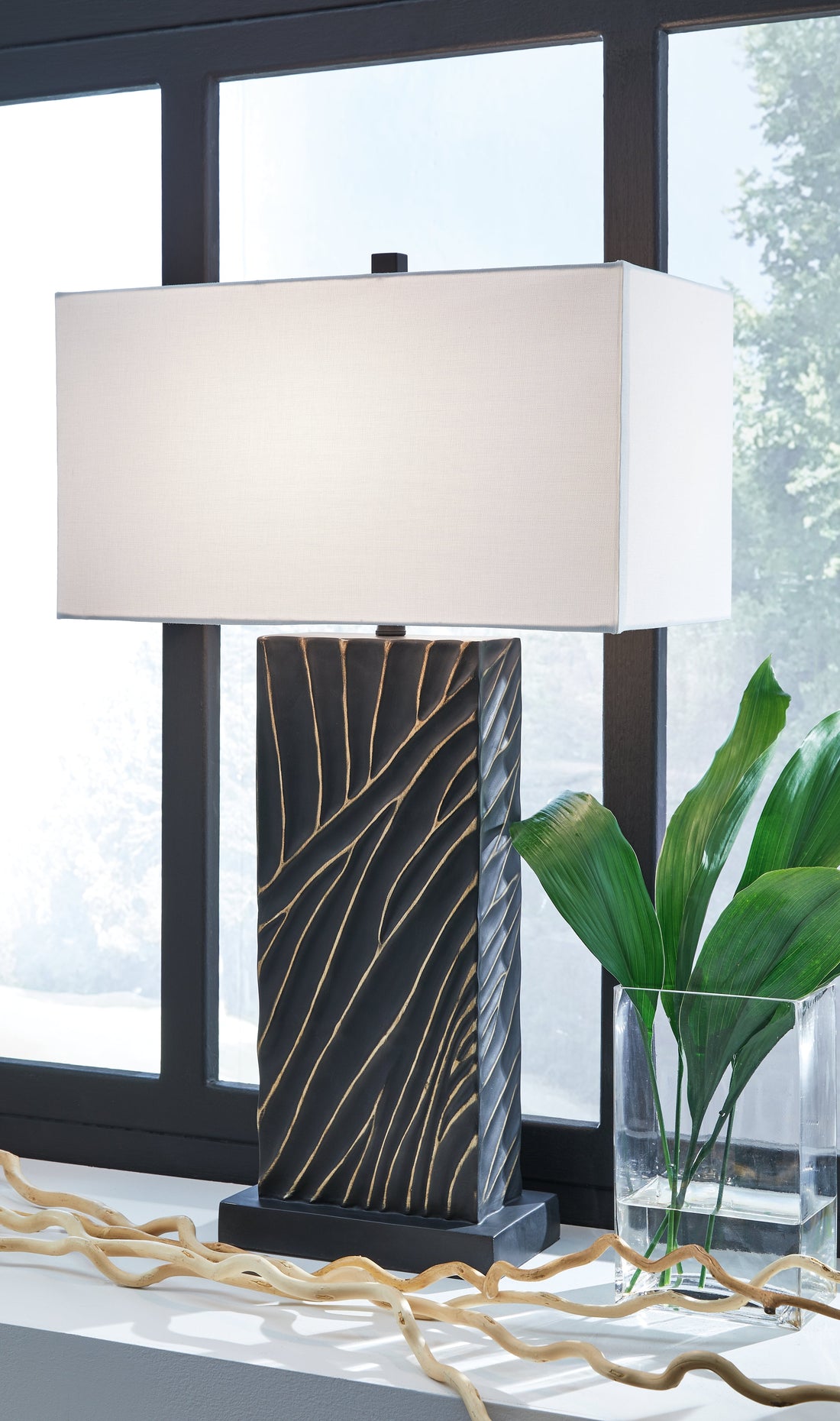 Bartlen Black/Gold Finish Table Lamp - L235774