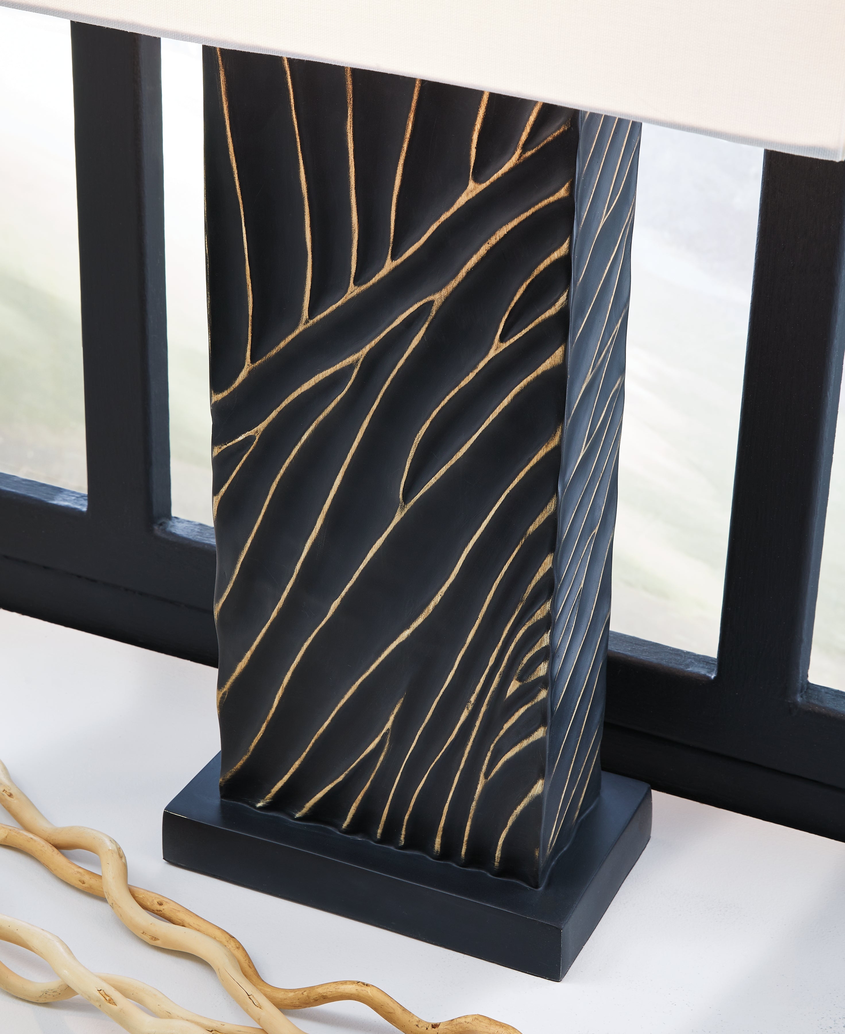 Bartlen Black/Gold Finish Table Lamp - L235774