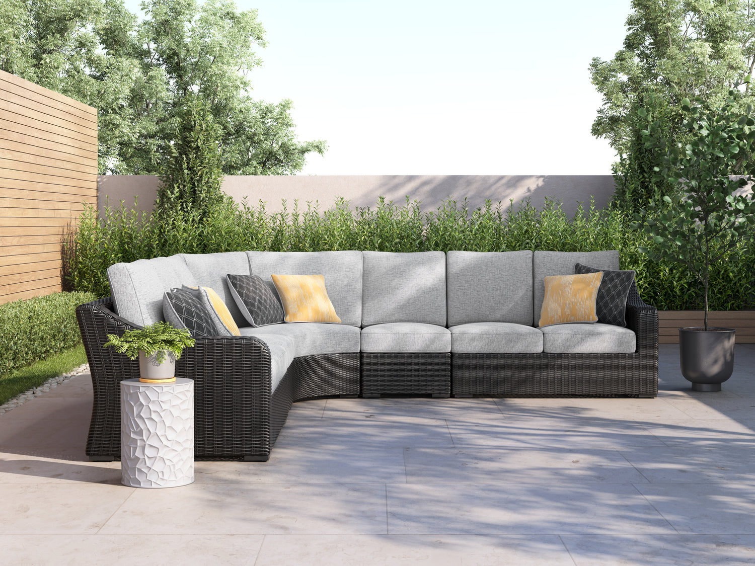 Beachcroft Black/Light Gray 5-Piece Outdoor Sectional - P792P6