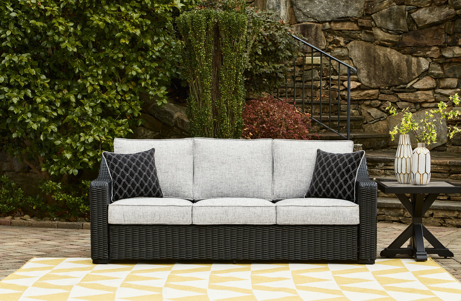 Beachcroft Black/Light Gray Outdoor Sofa and 2 Lounge Chairs - P792P8