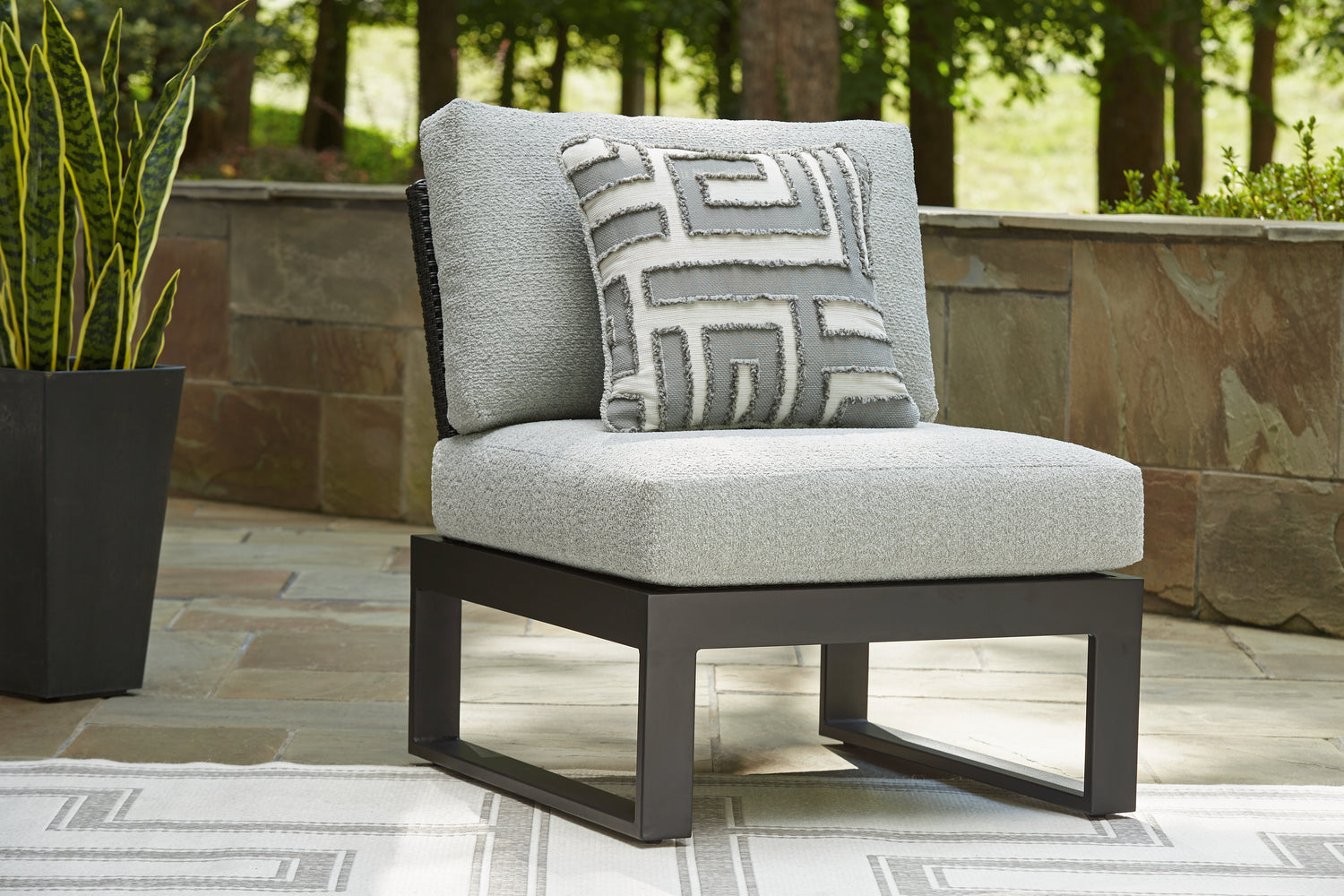 Beachloft Black/Gray 5-Piece Outdoor Sectional - P490P2