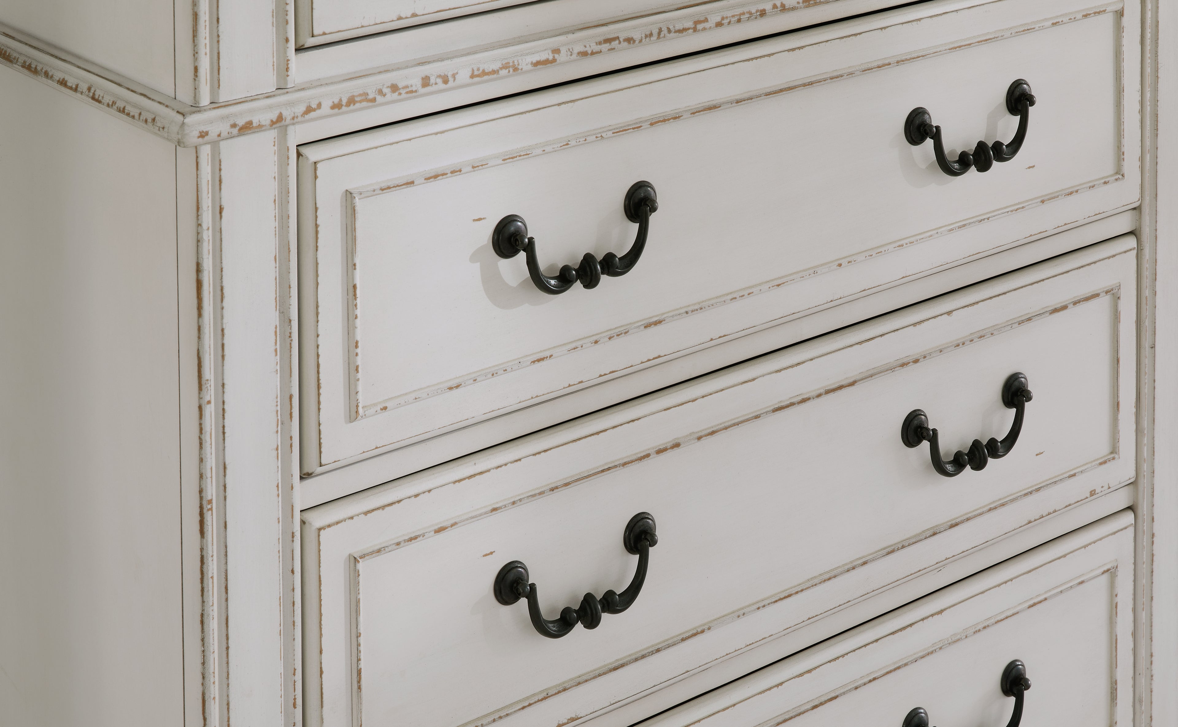 Blendon Two-tone Chest of Drawers - B747-46
