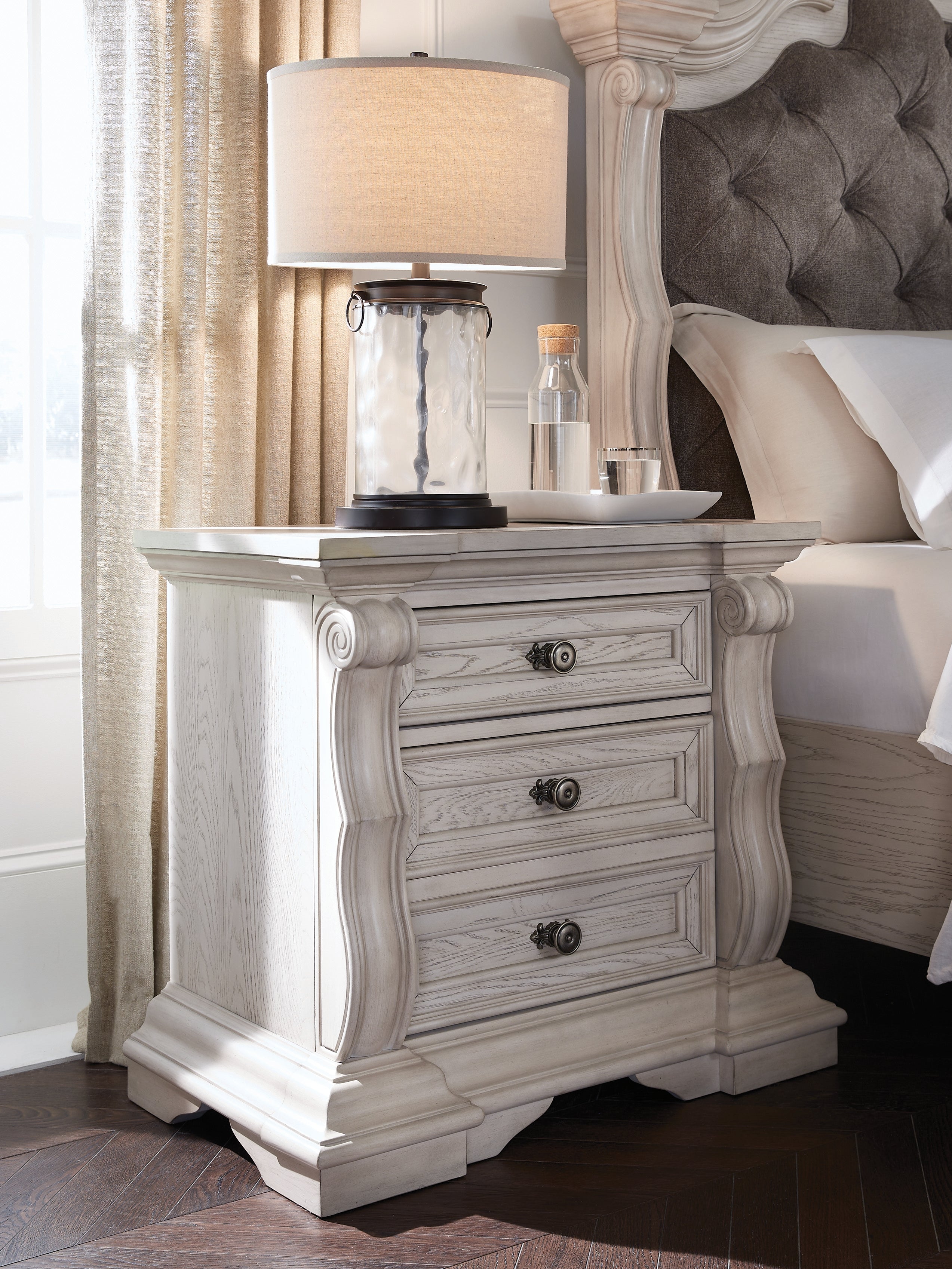 Bruchandi Antique White Nightstand - PCB948-93